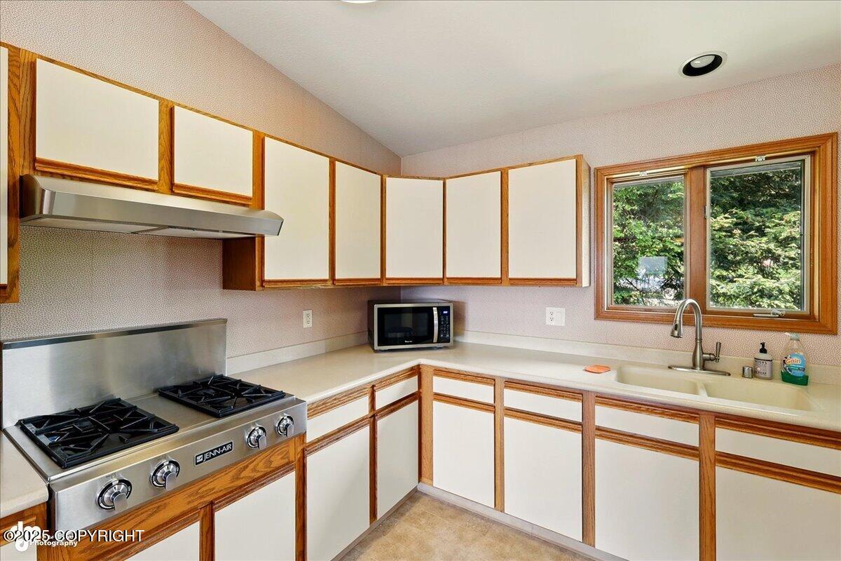 4085 Calhoun Street