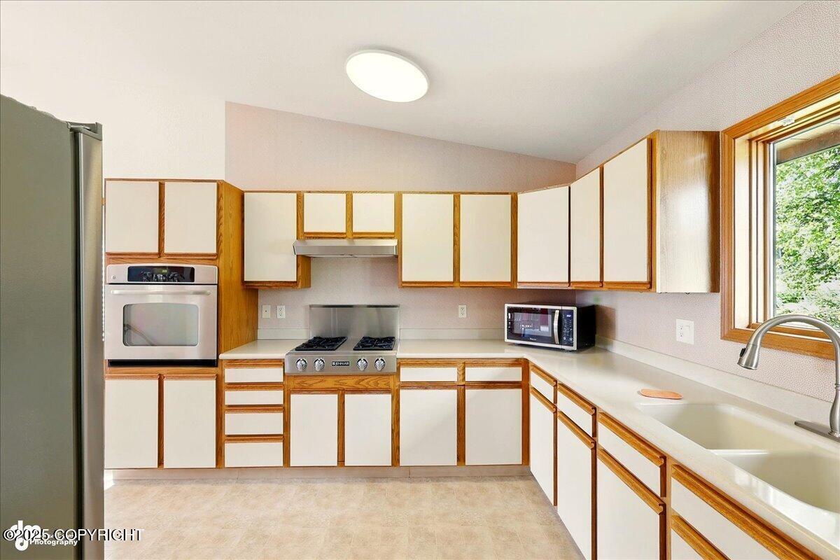 4085 Calhoun Street