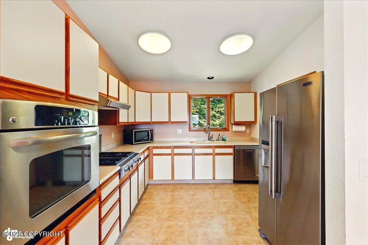 4085 Calhoun Street