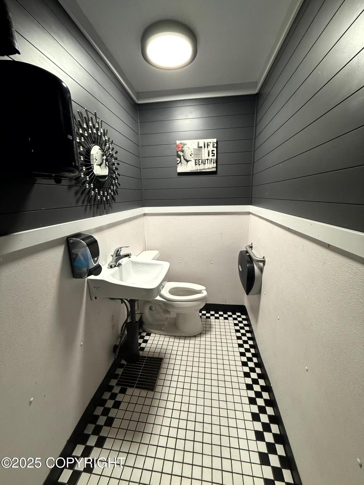 453 E Pioneer Avenue