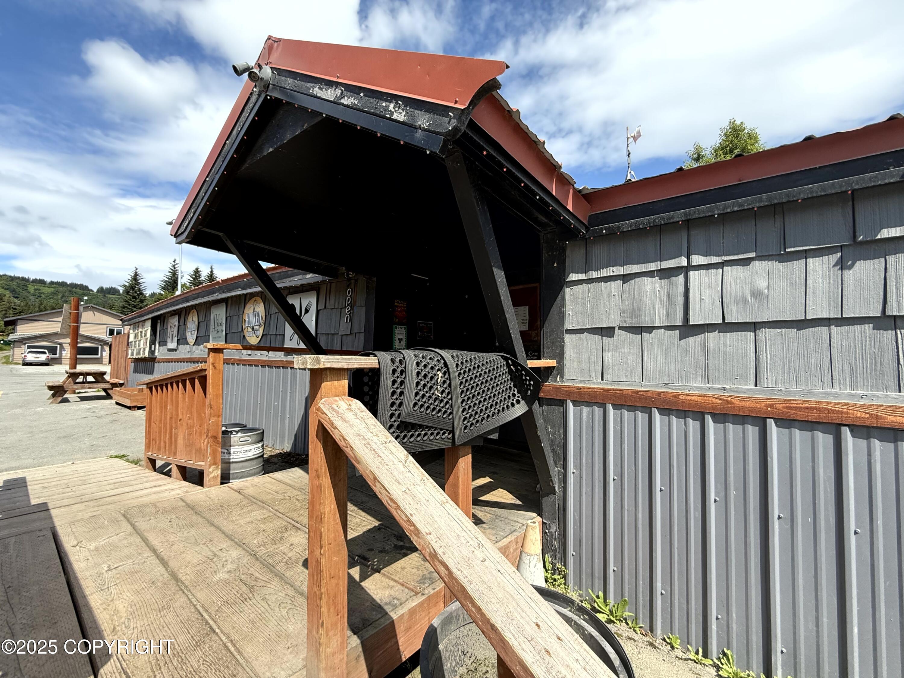 453 E Pioneer Avenue