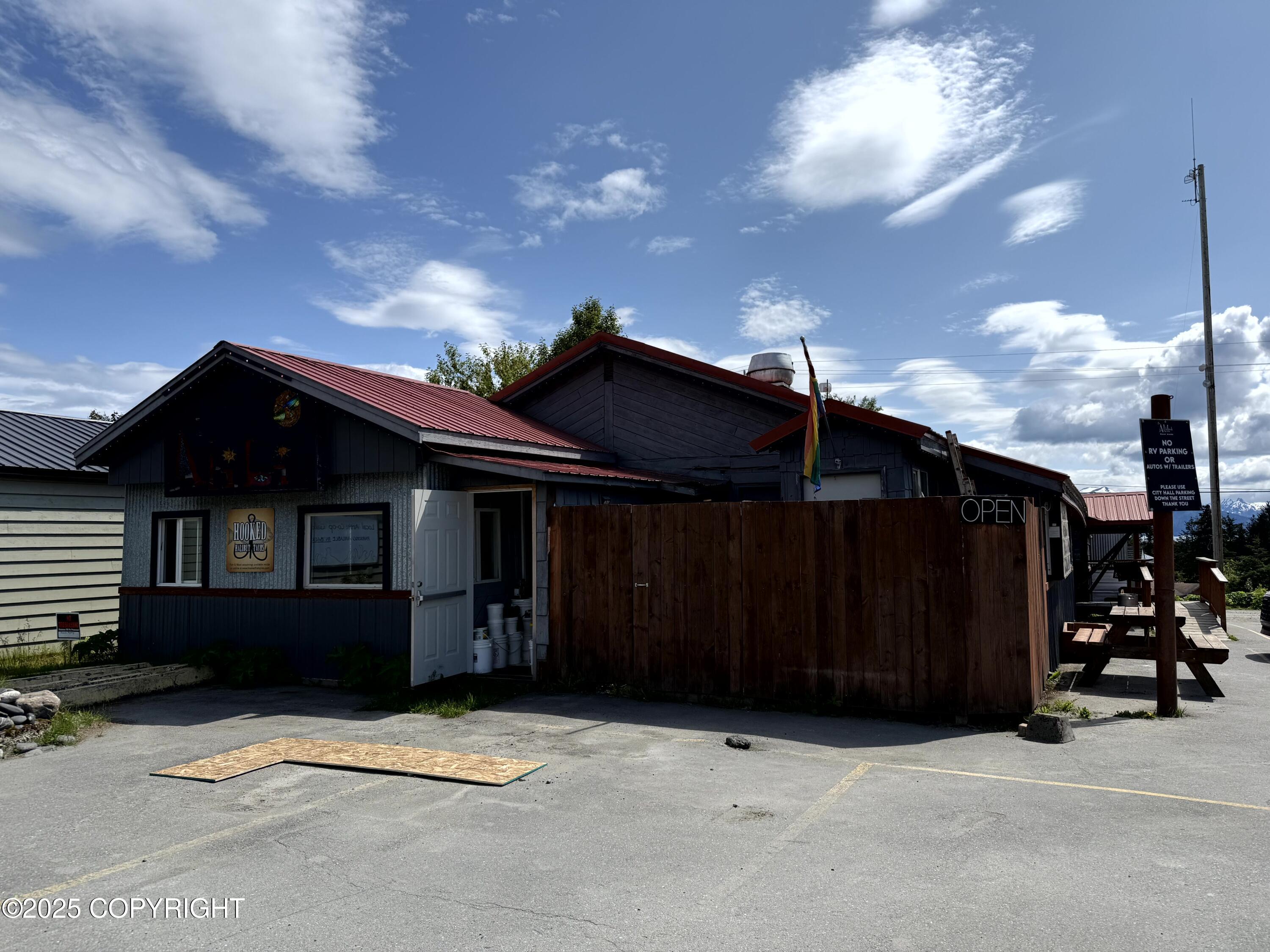 453 E Pioneer Avenue