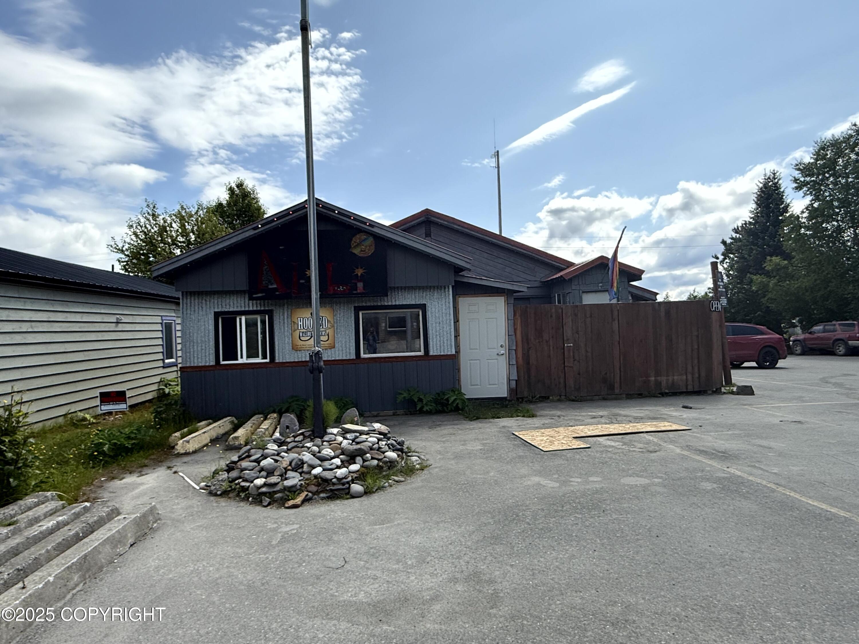 453 E Pioneer Avenue