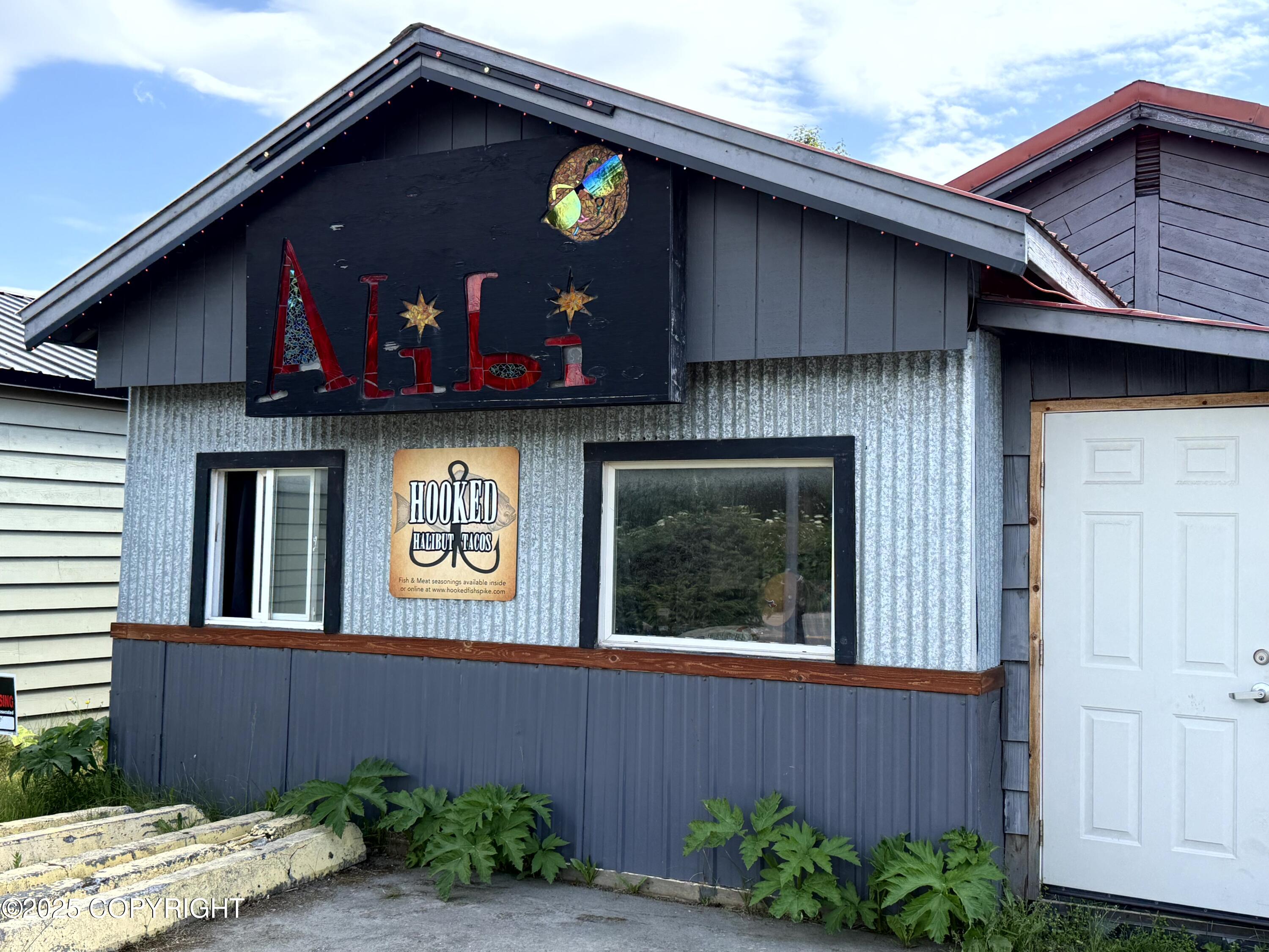 453 E Pioneer Avenue