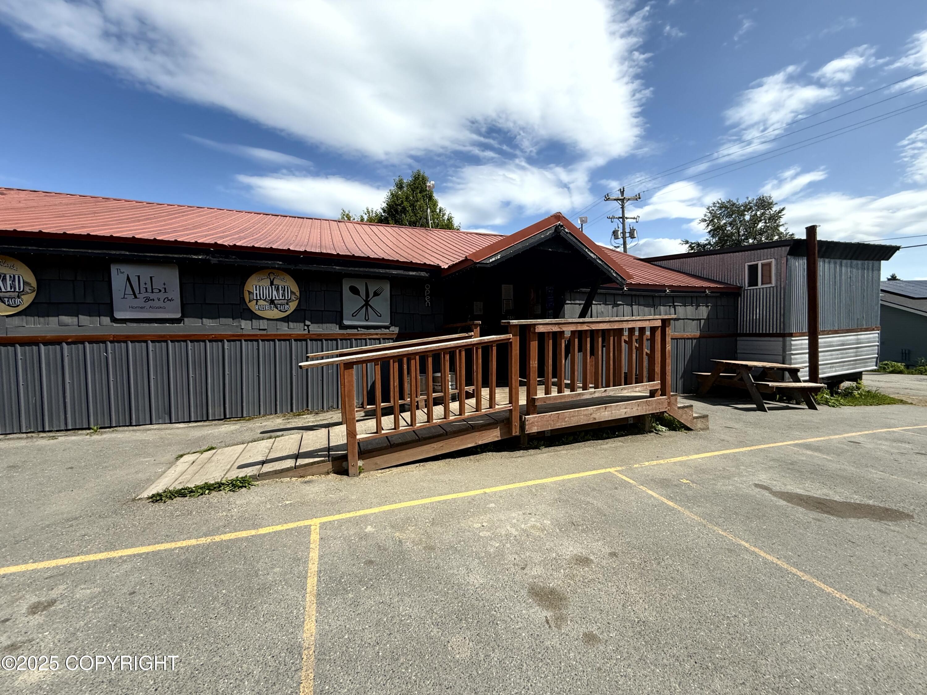 453 E Pioneer Avenue