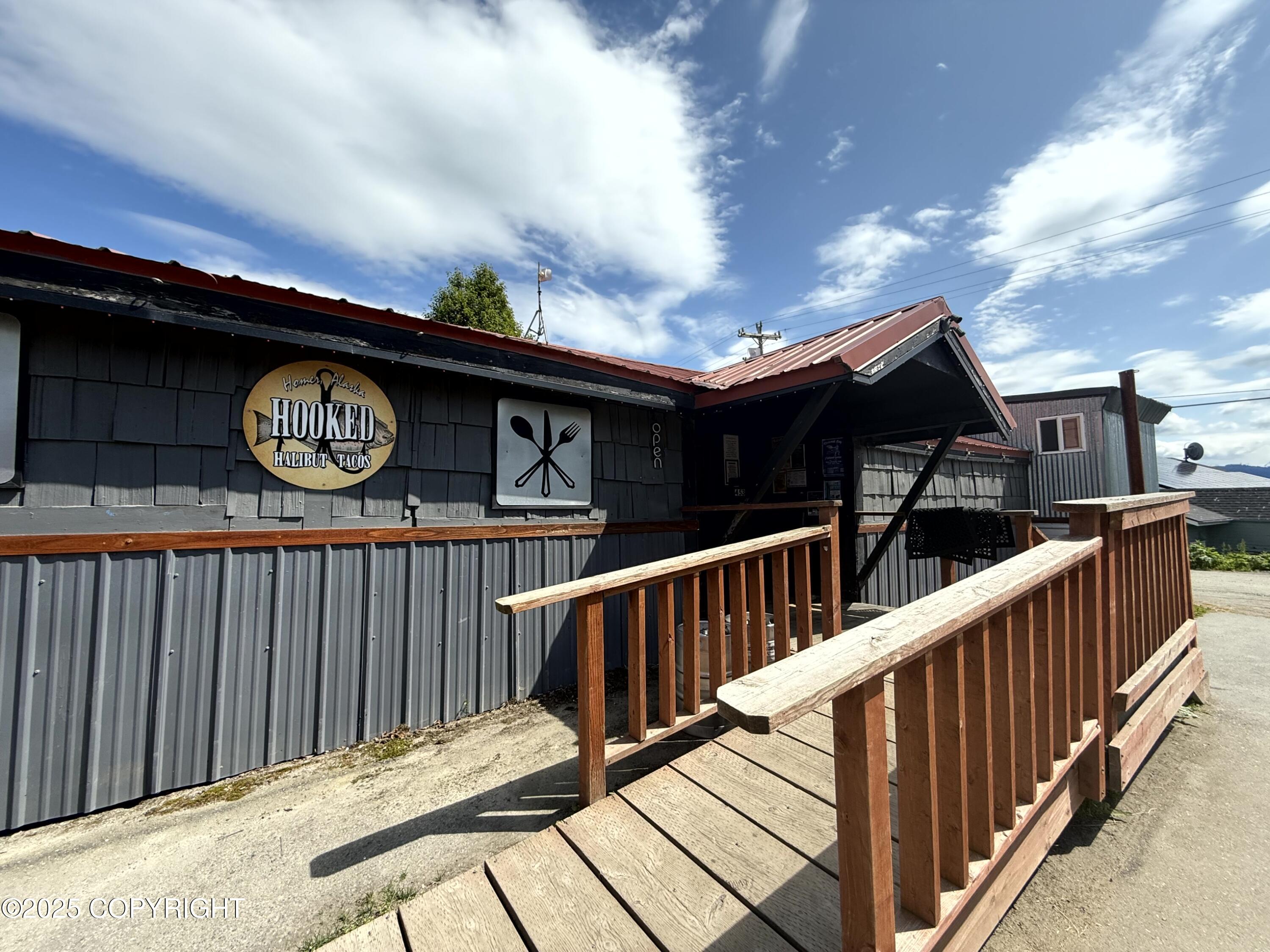 453 E Pioneer Avenue