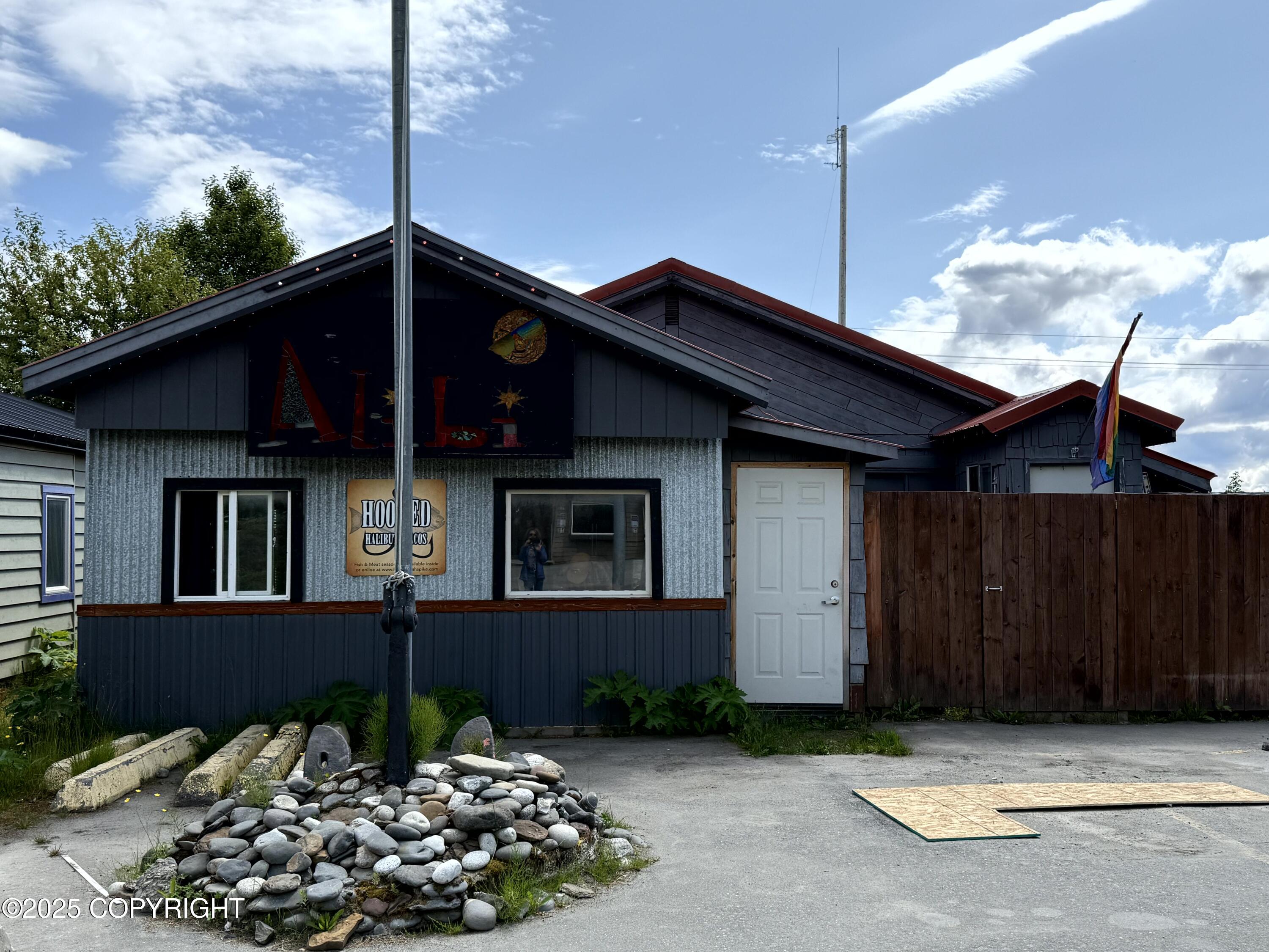 453 E Pioneer Avenue