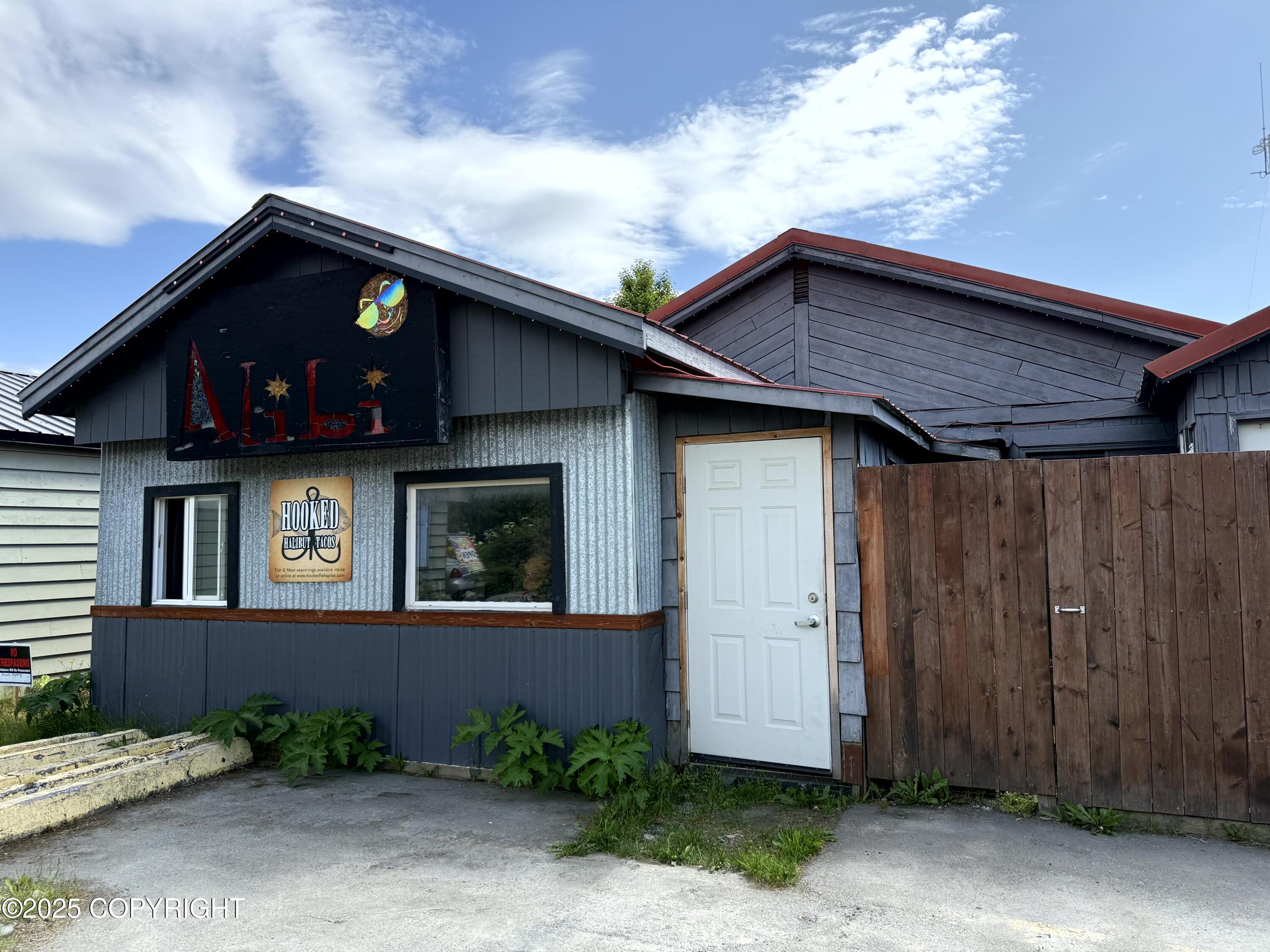 453 E Pioneer Avenue