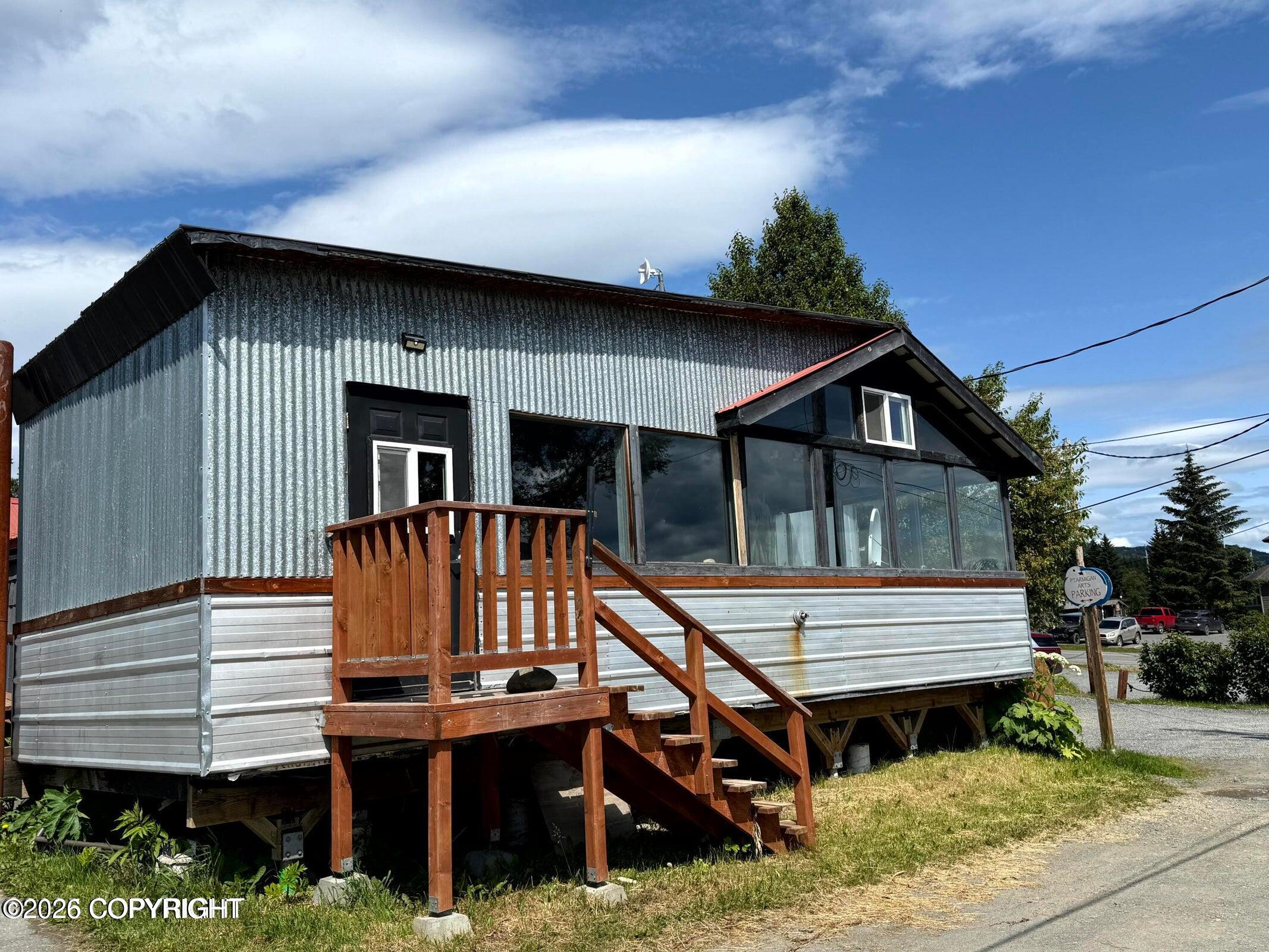 453 E Pioneer Avenue