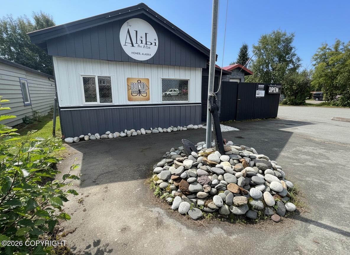 453 E Pioneer Avenue