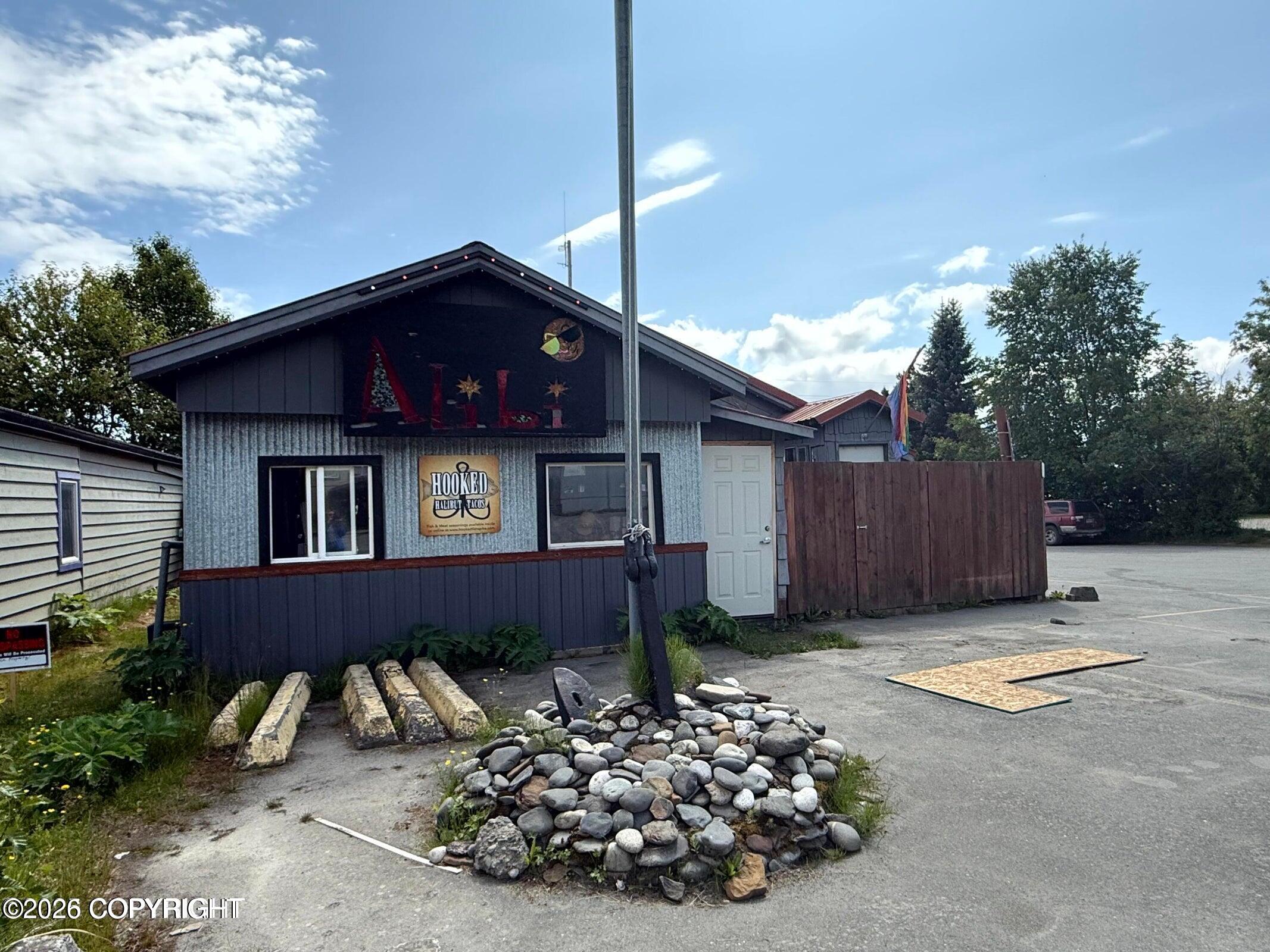 453 E Pioneer Avenue