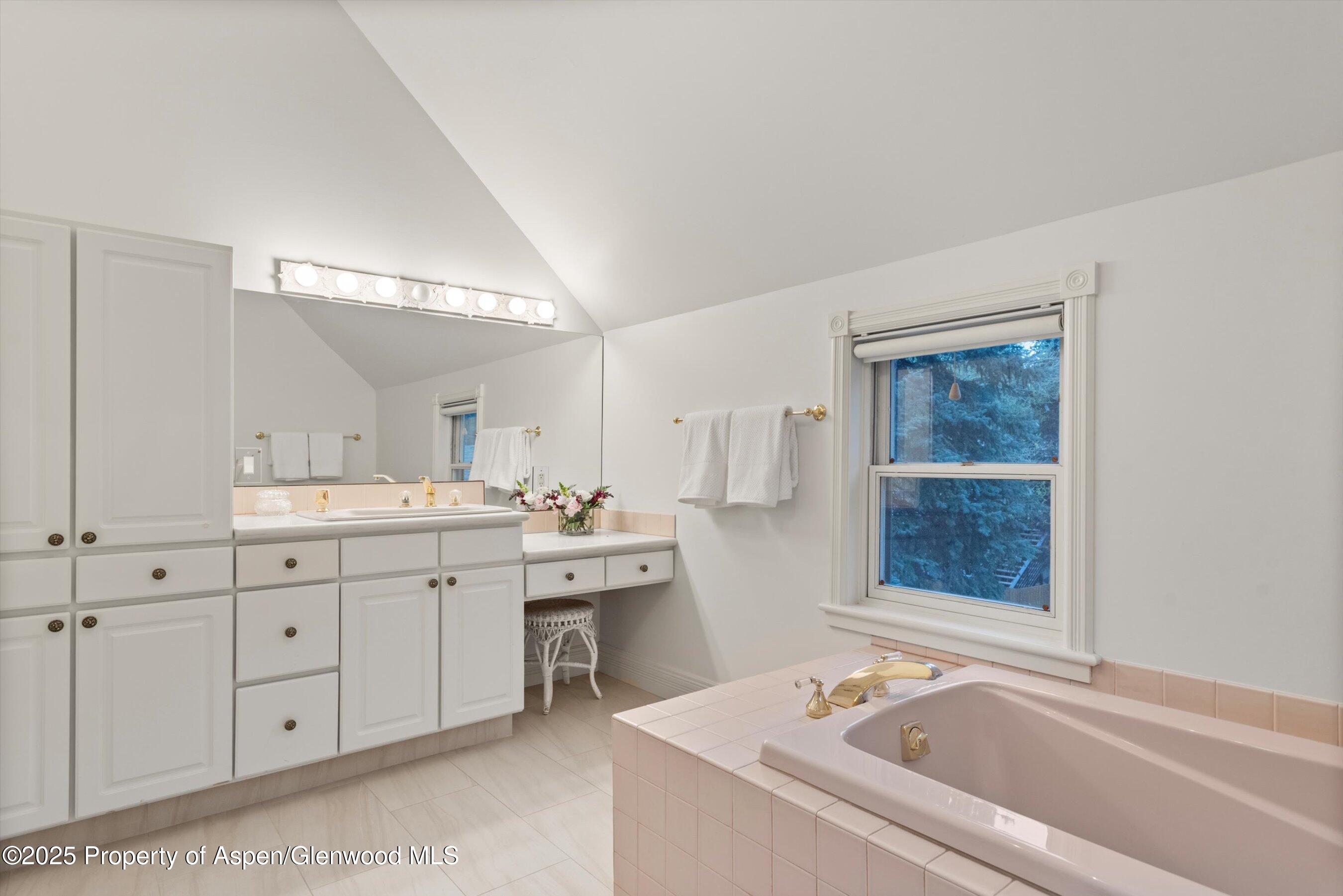 718-716 W Hallam Street