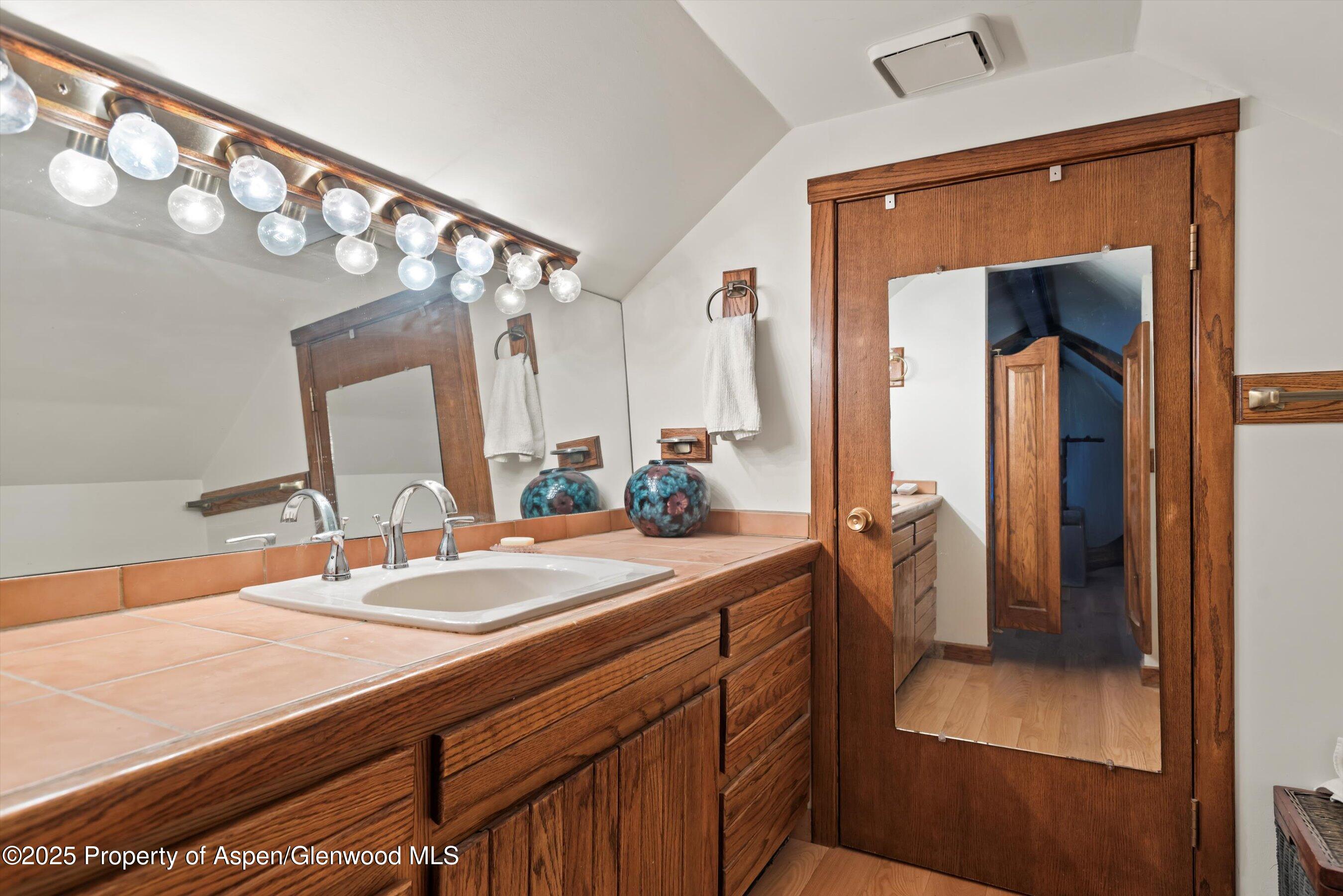 718-716 W Hallam Street