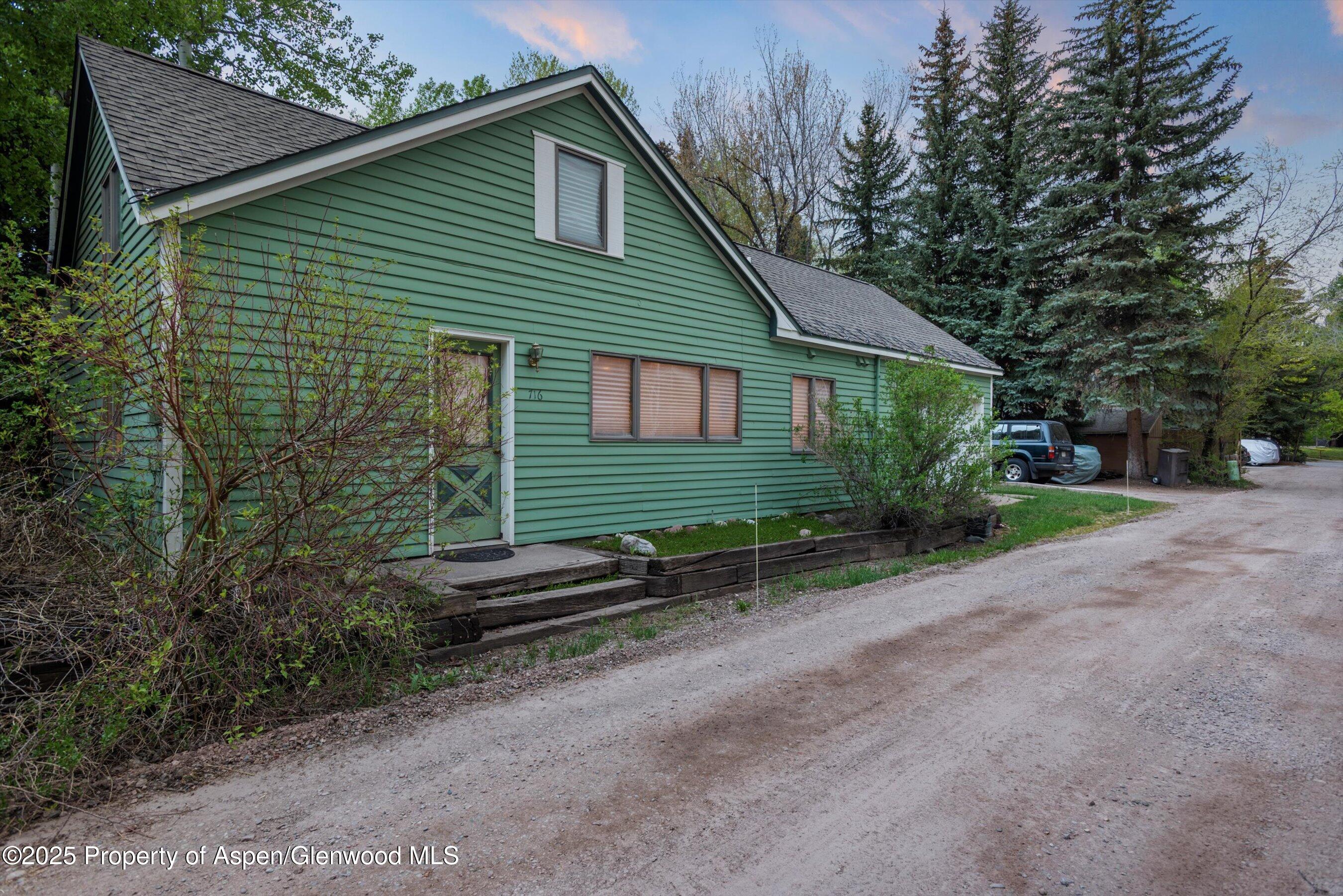 718-716 W Hallam Street