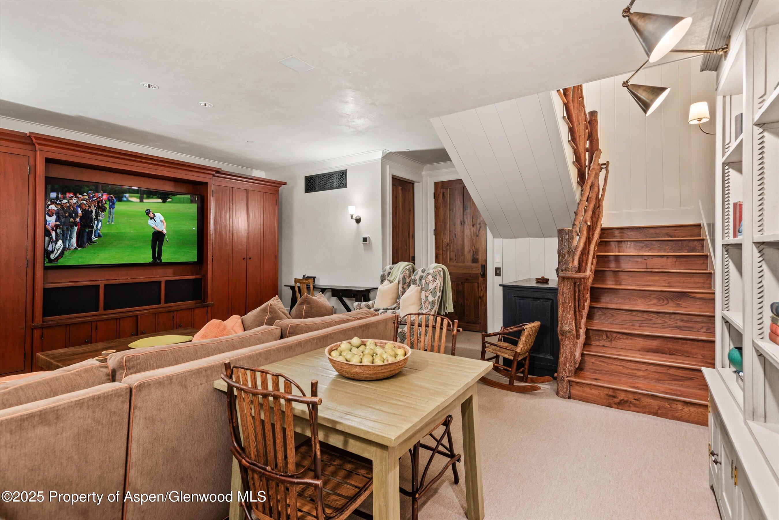 306 S GARMISCH Street, A