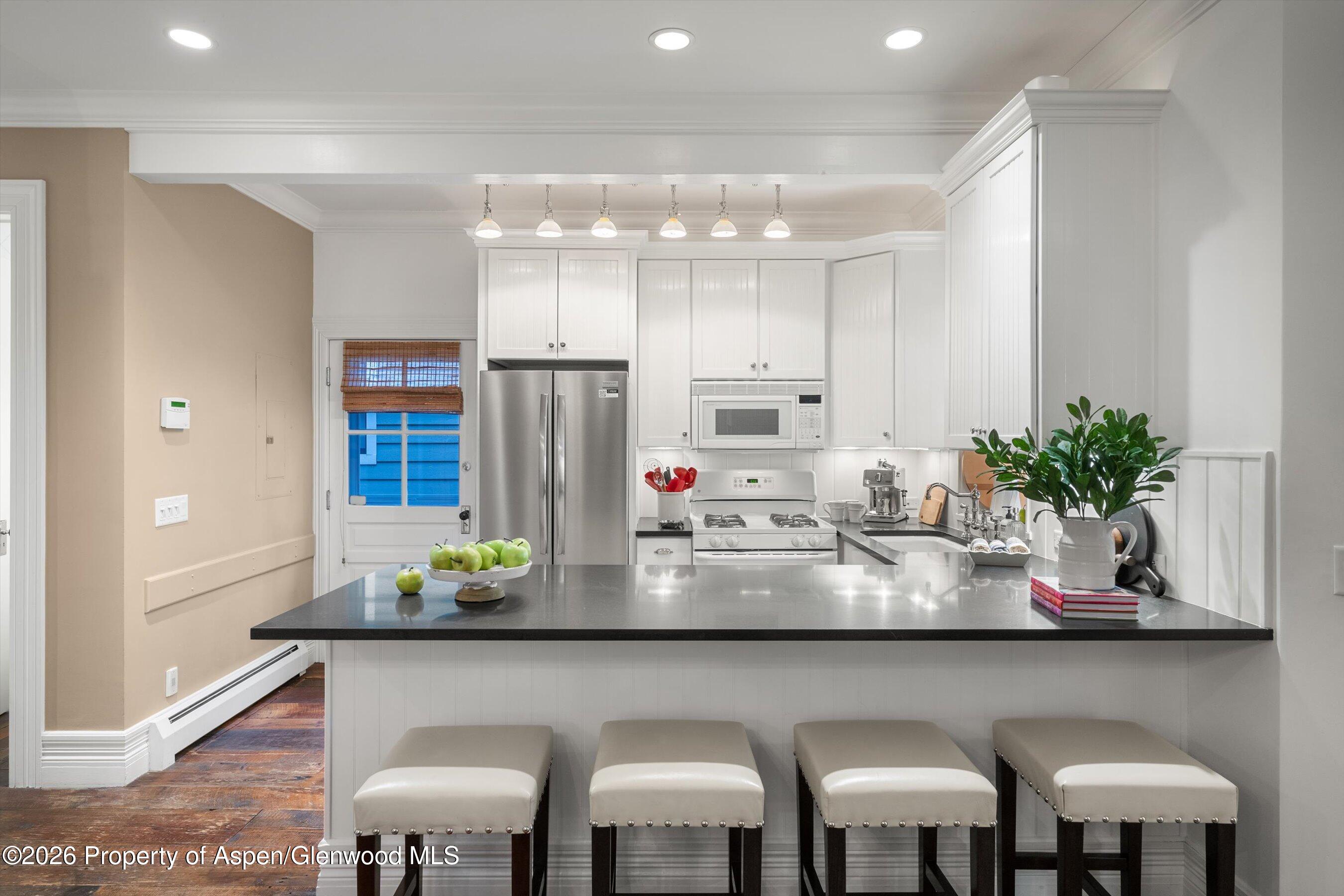 215 W Bleeker Street