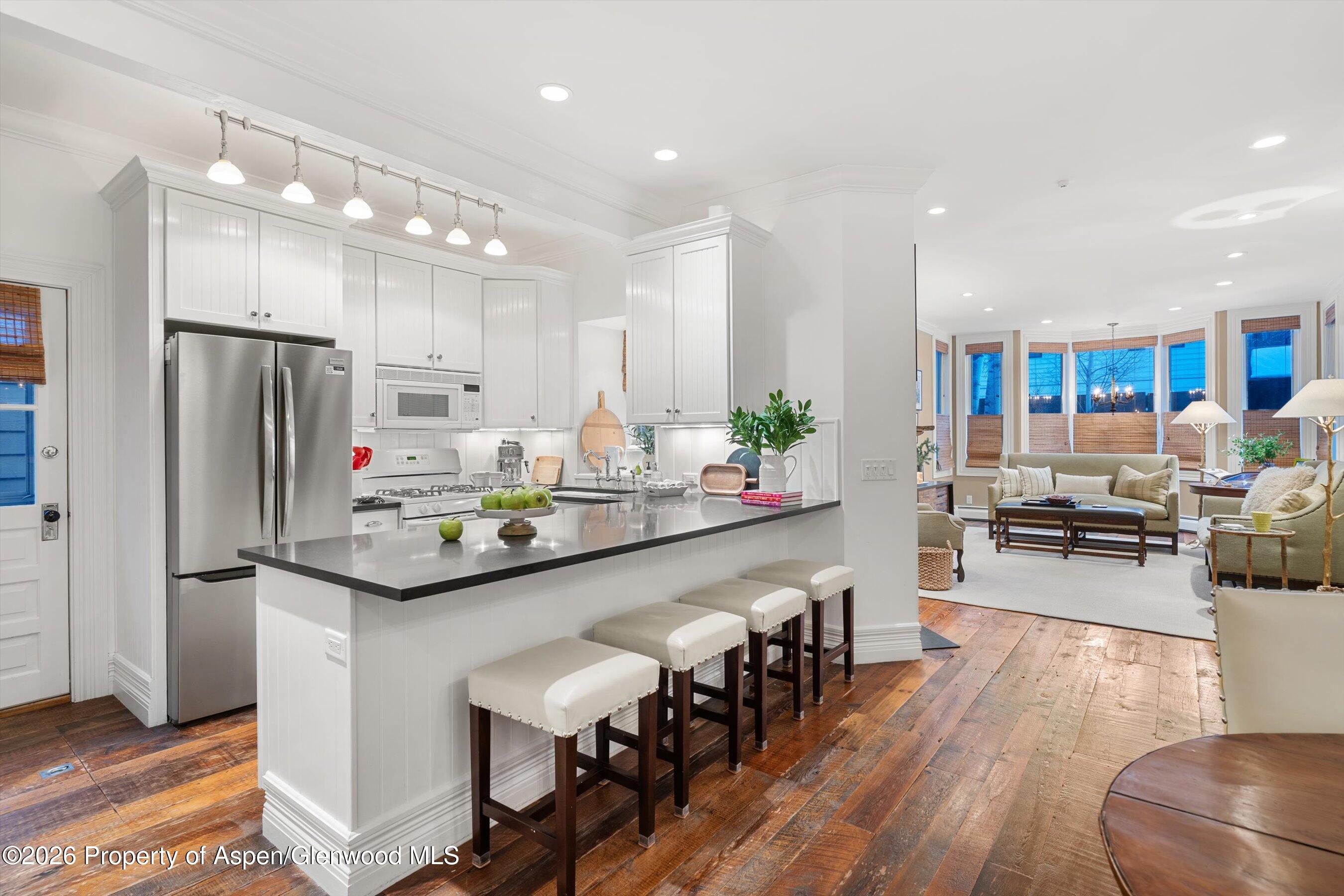 215 W Bleeker Street