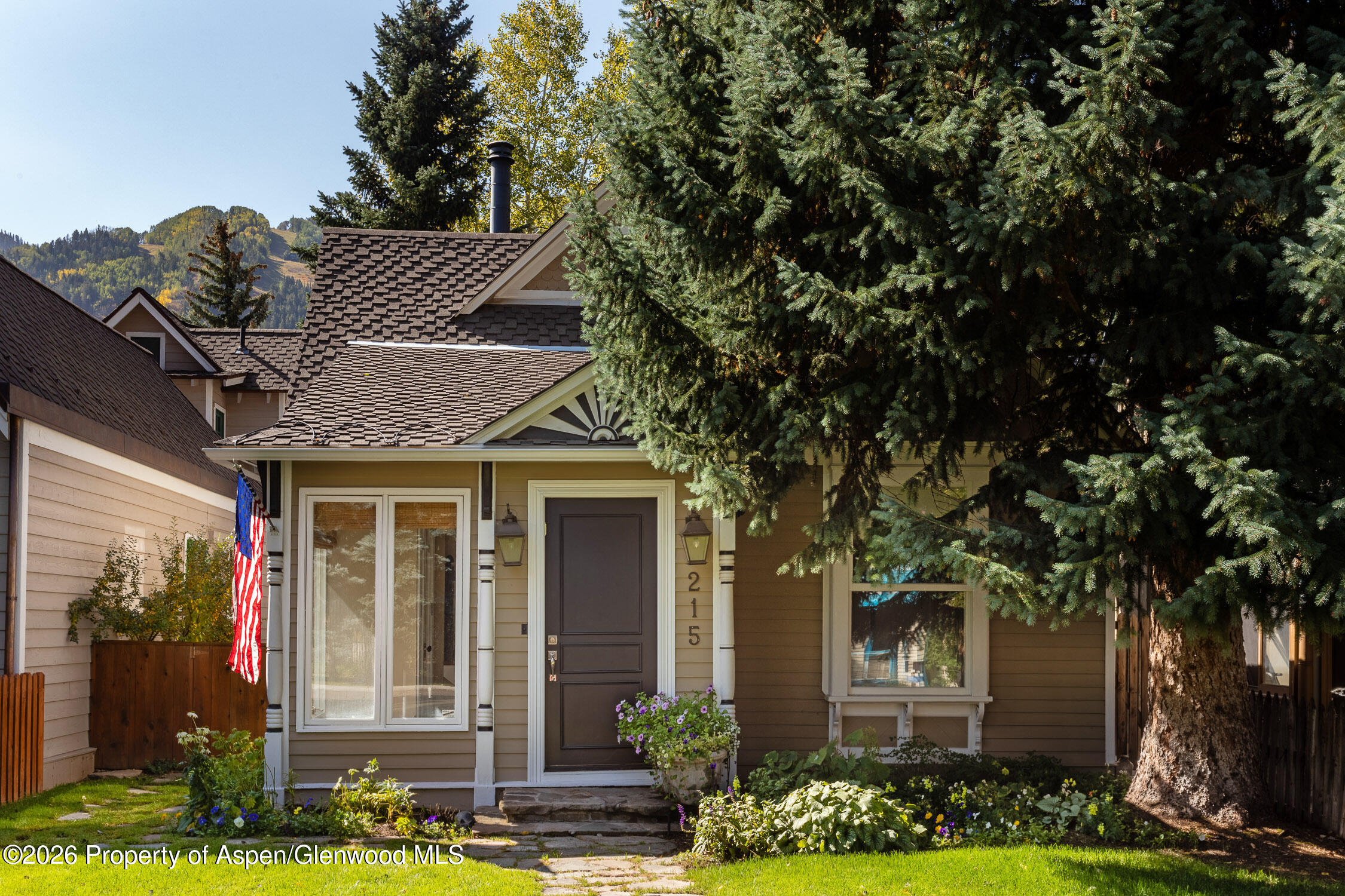 215 W Bleeker Street