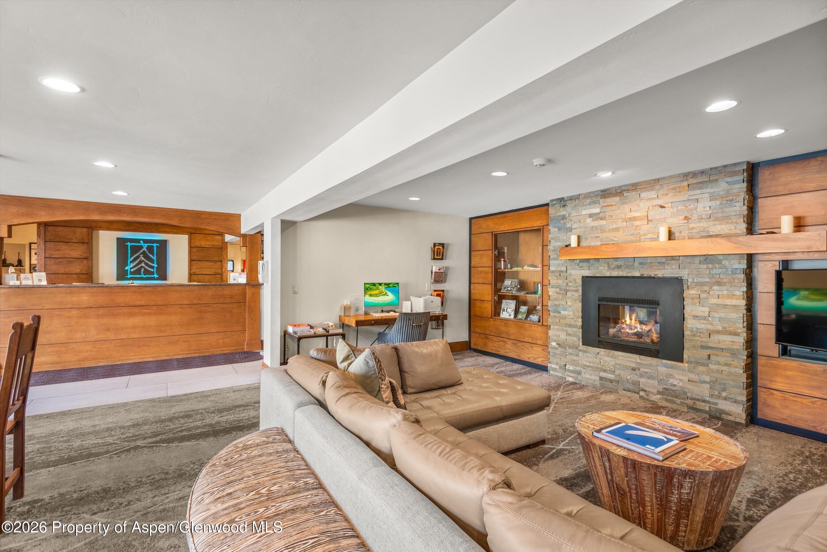 400 Wood Road H-2113