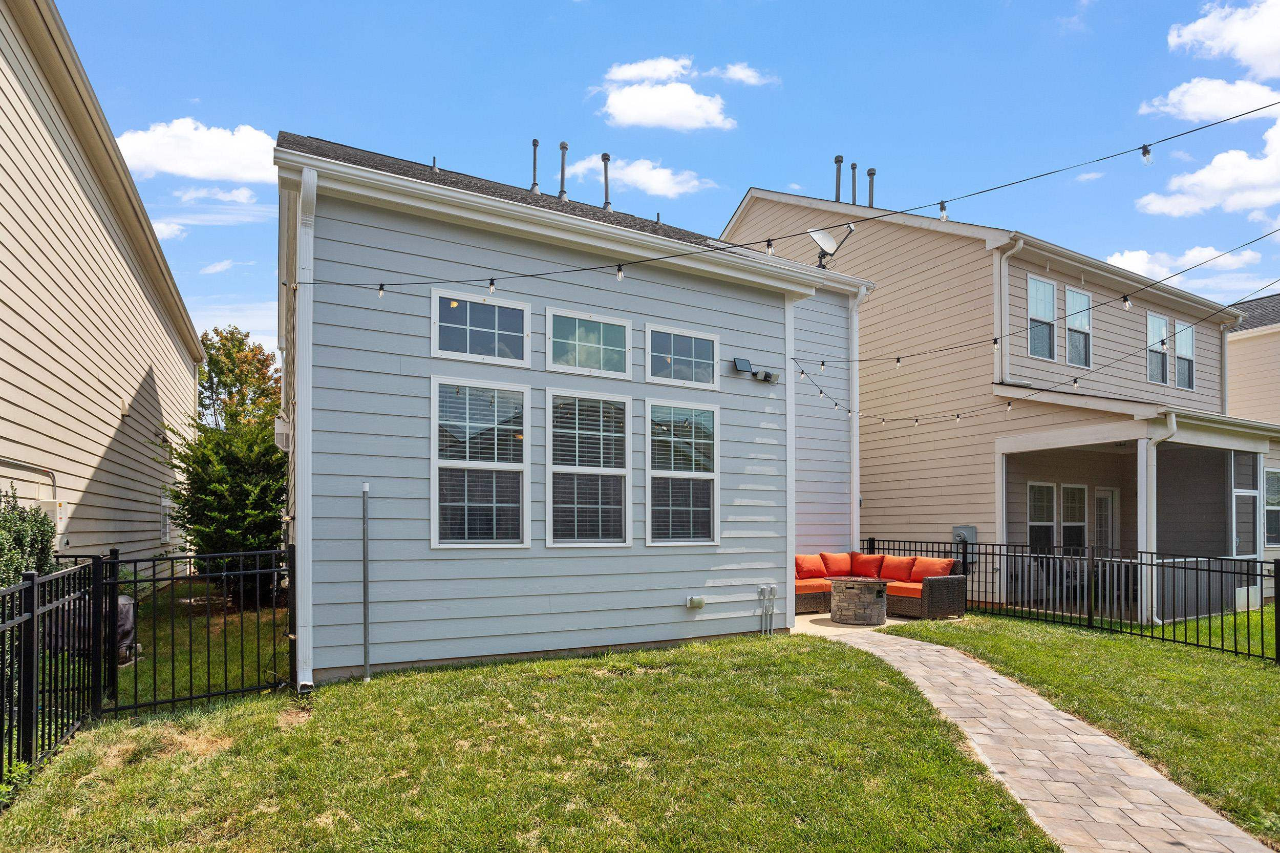 823 Historian Street