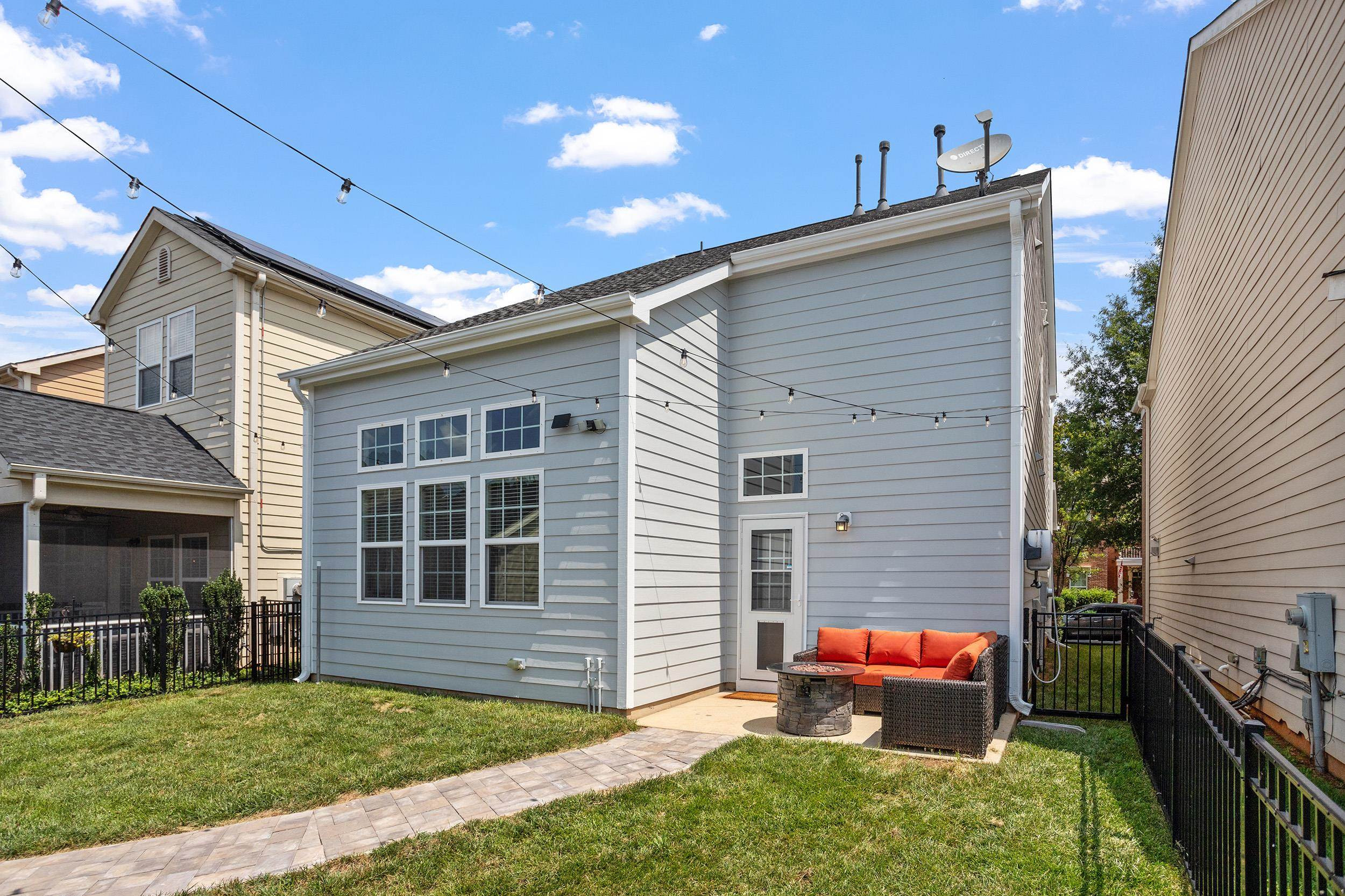 823 Historian Street