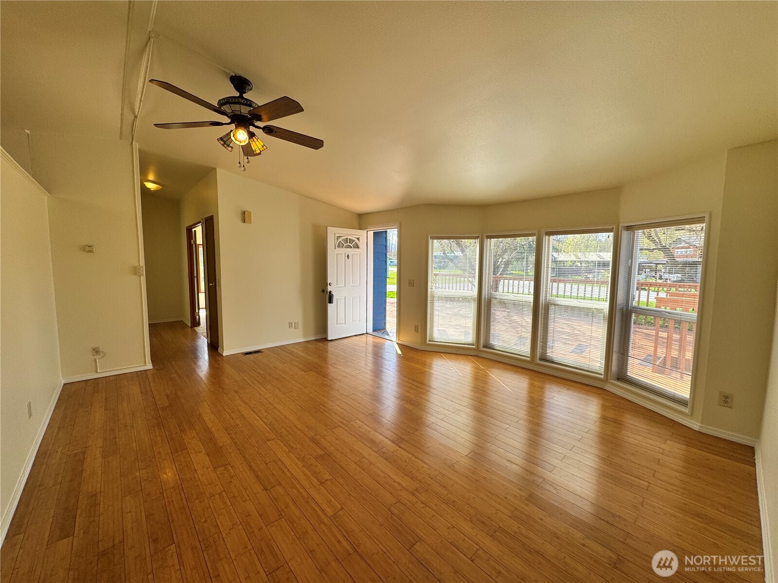 11 Golden Sands Boulevard