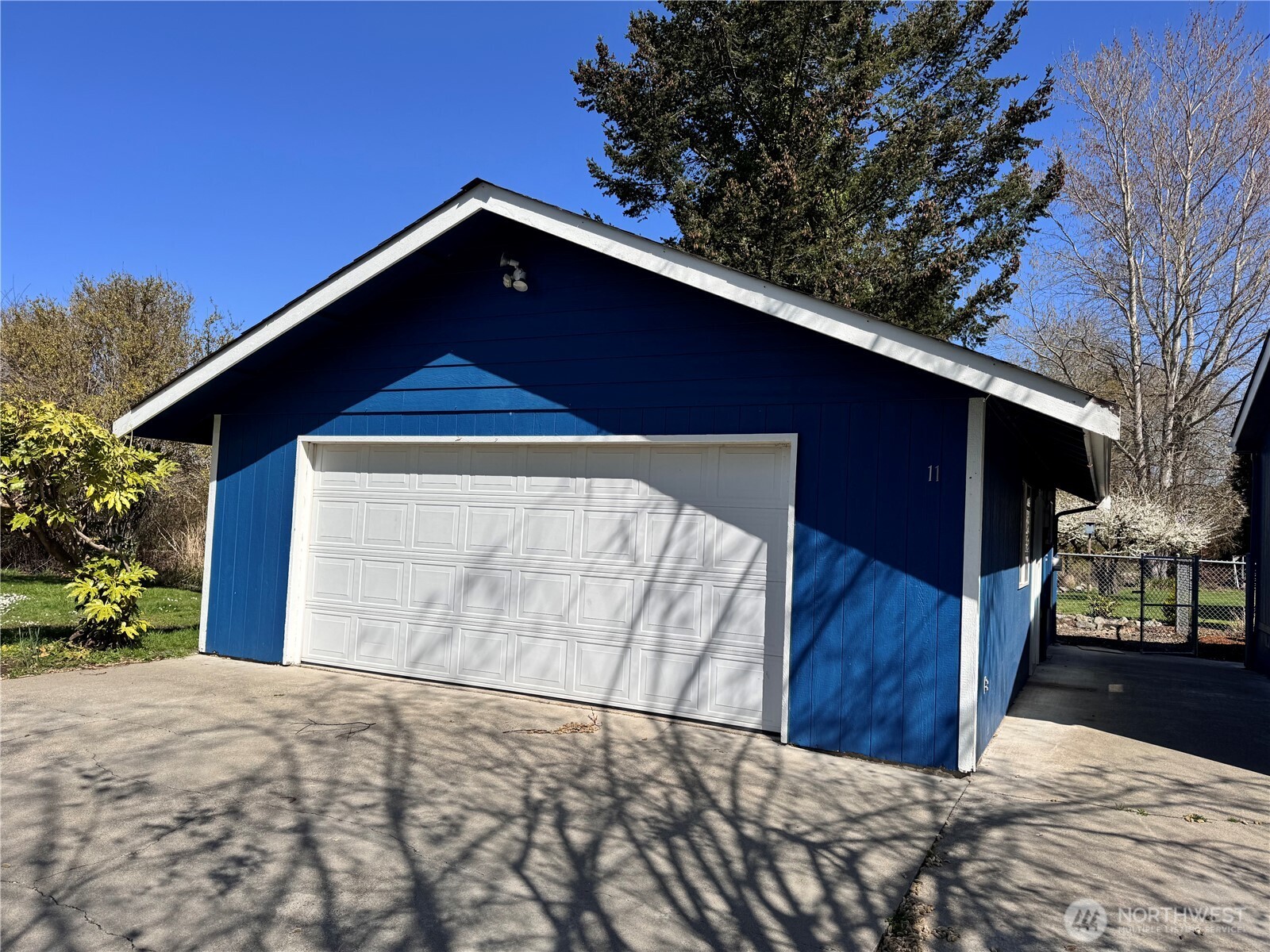 11 Golden Sands Boulevard