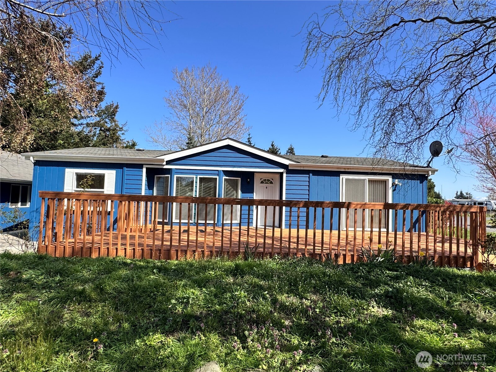 11 Golden Sands Boulevard