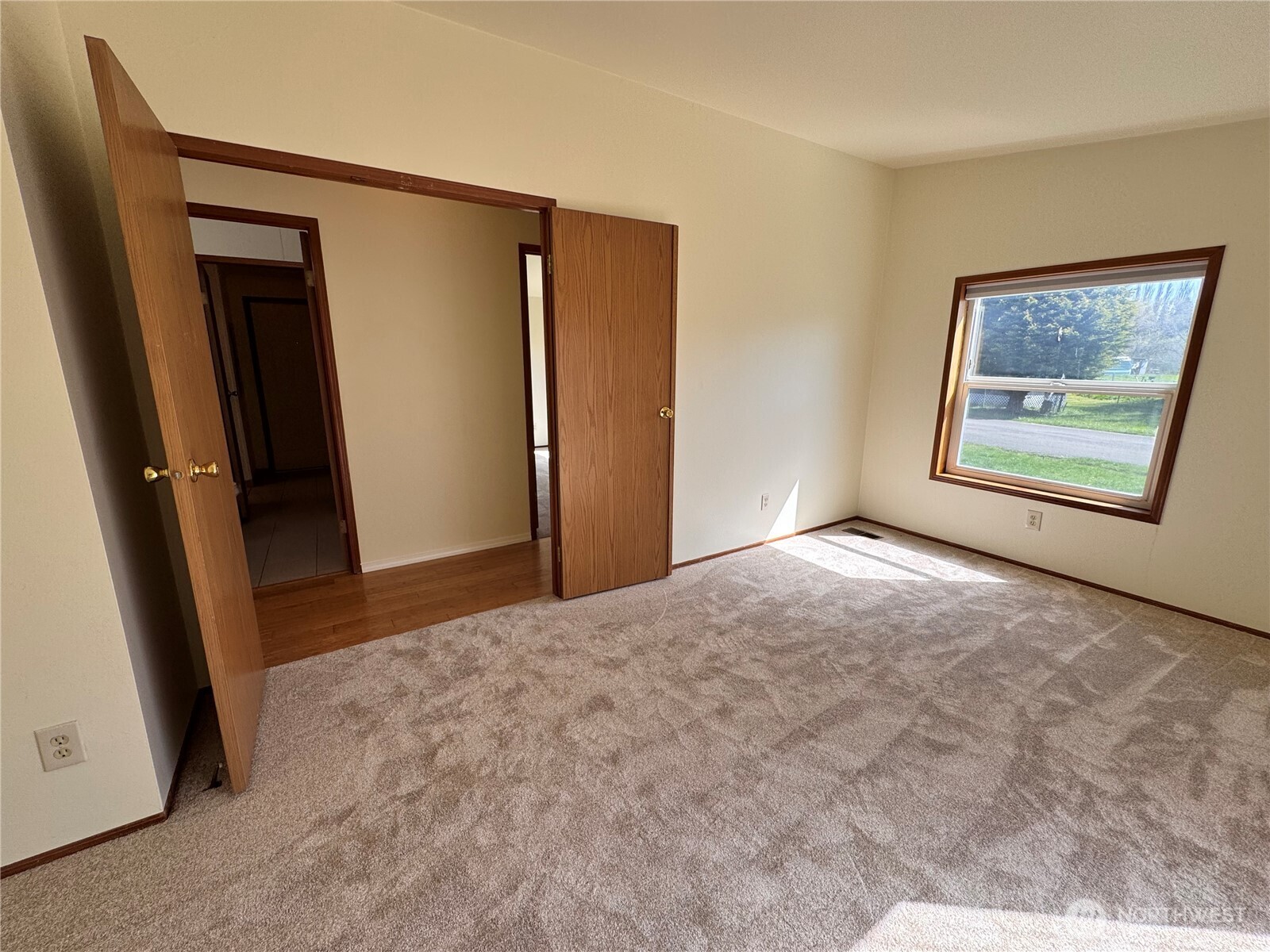 11 Golden Sands Boulevard