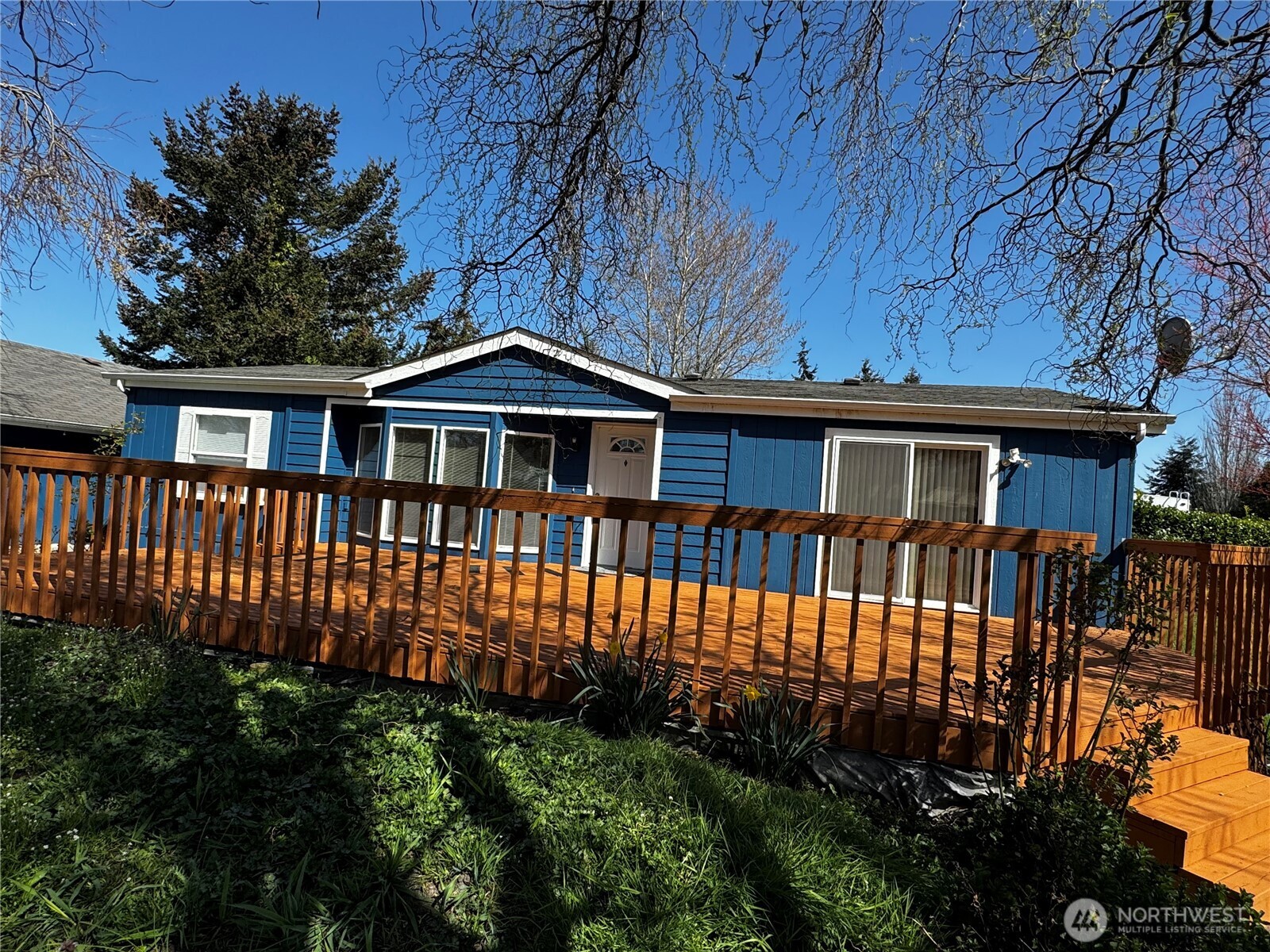 11 Golden Sands Boulevard