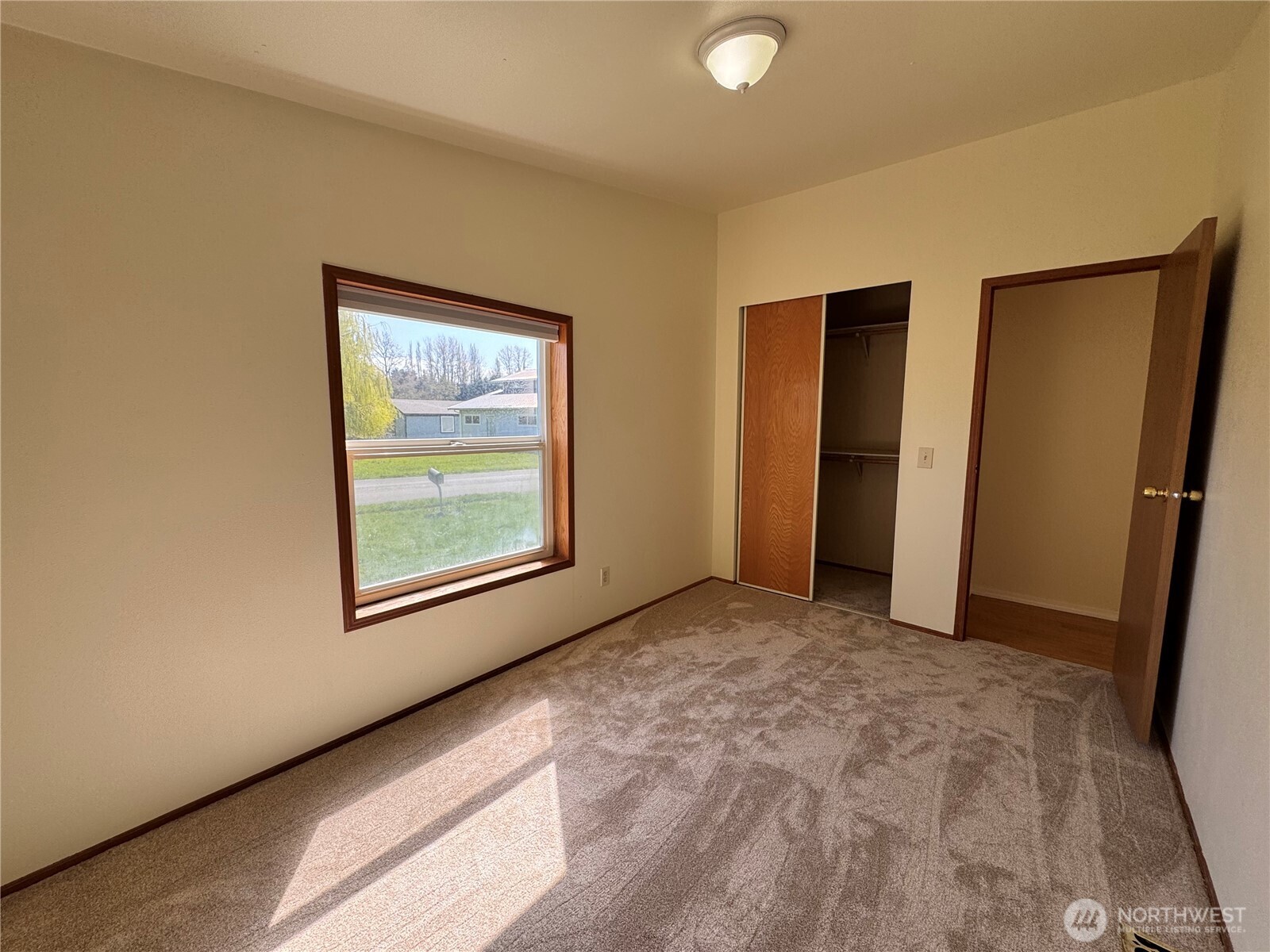 11 Golden Sands Boulevard