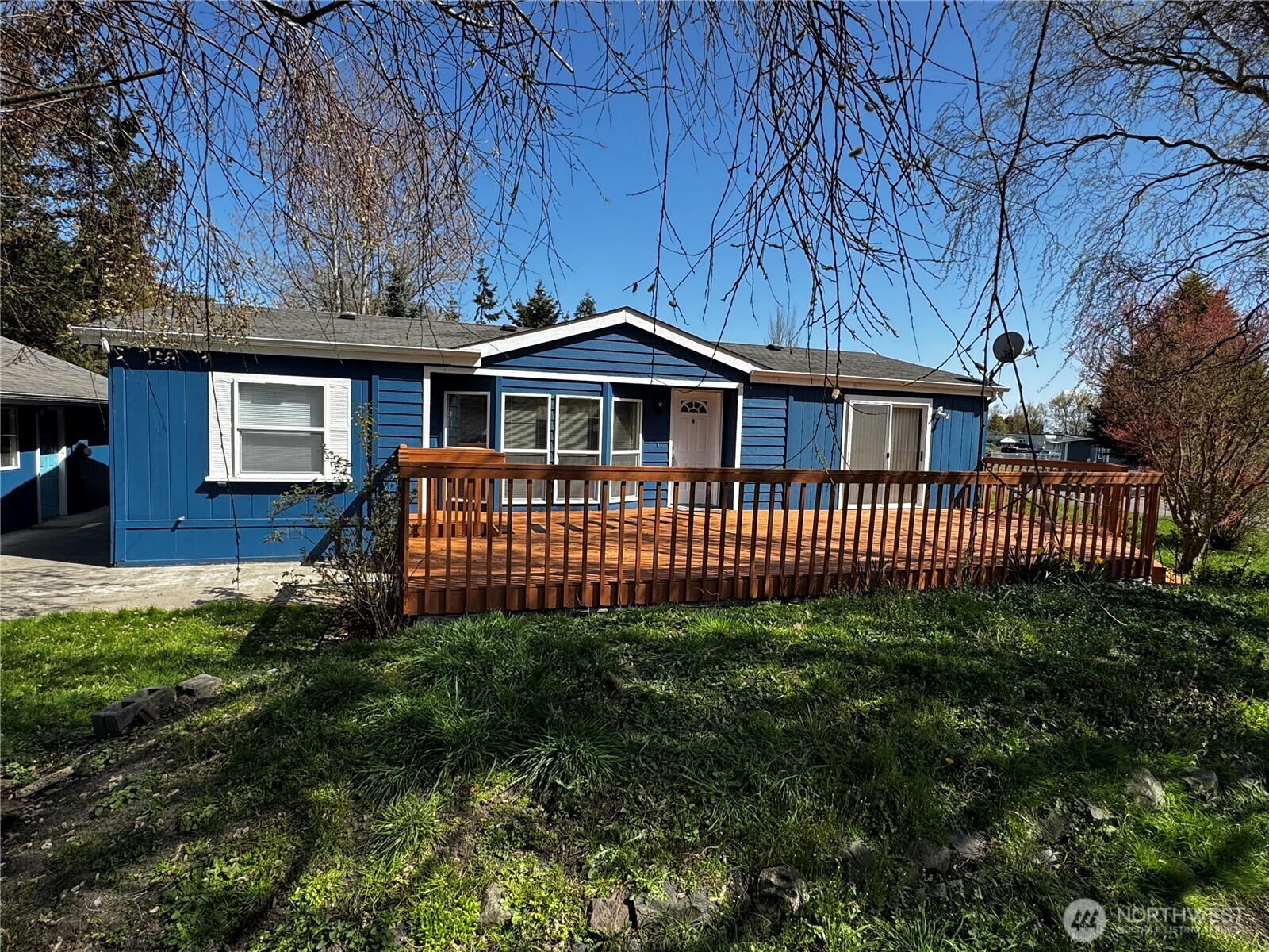 11 Golden Sands Boulevard