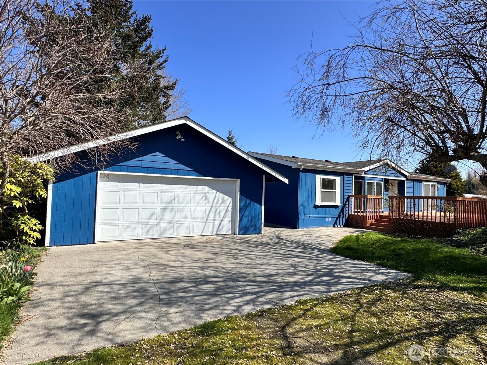 11 Golden Sands Boulevard