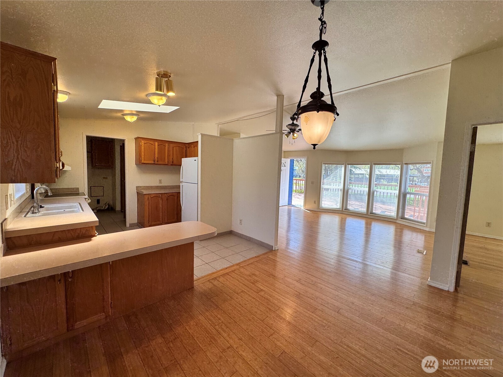 11 Golden Sands Boulevard