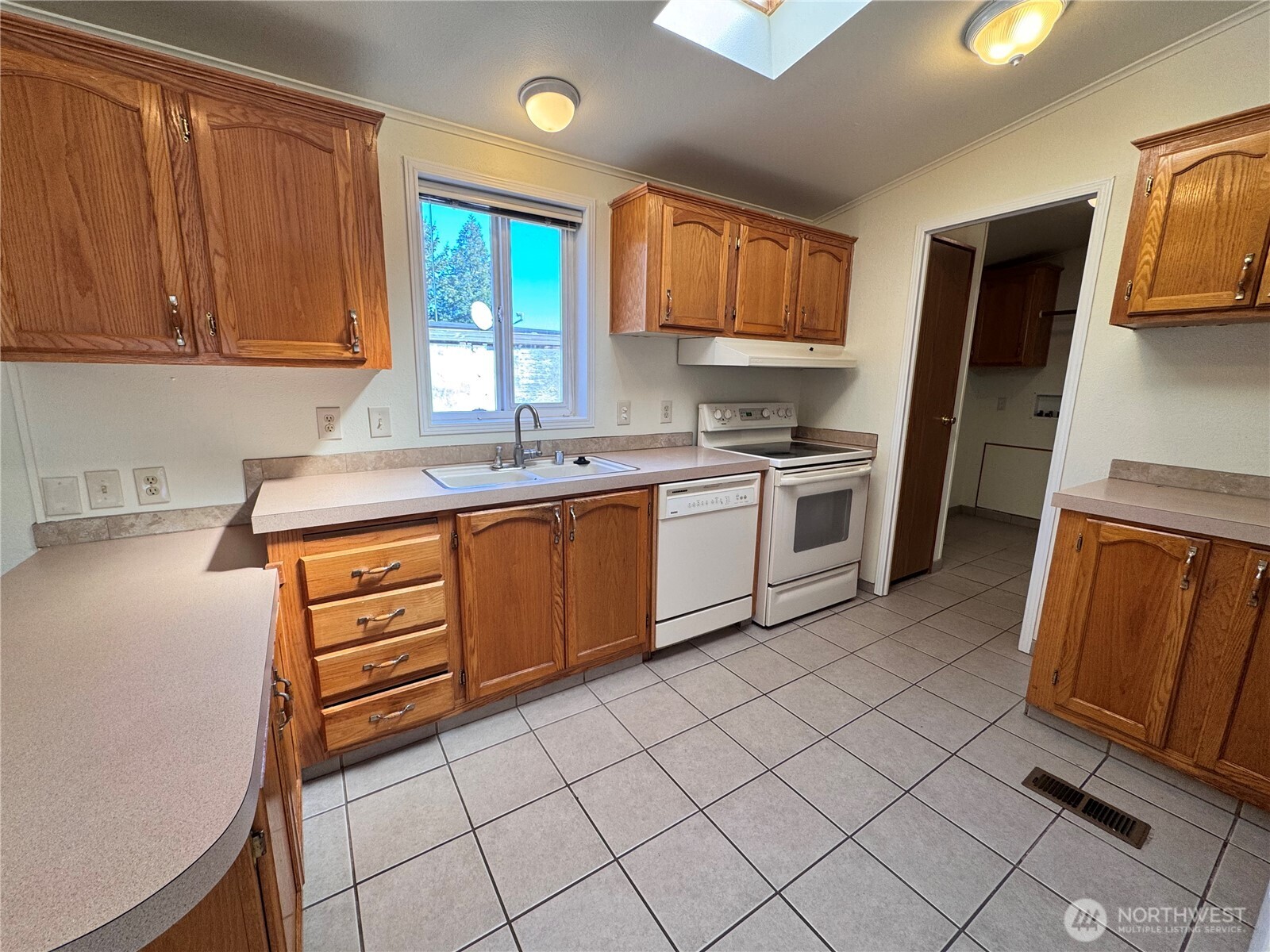 11 Golden Sands Boulevard