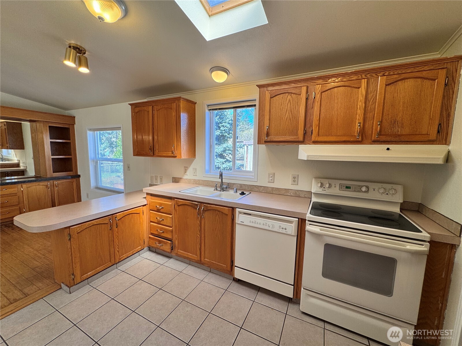 11 Golden Sands Boulevard