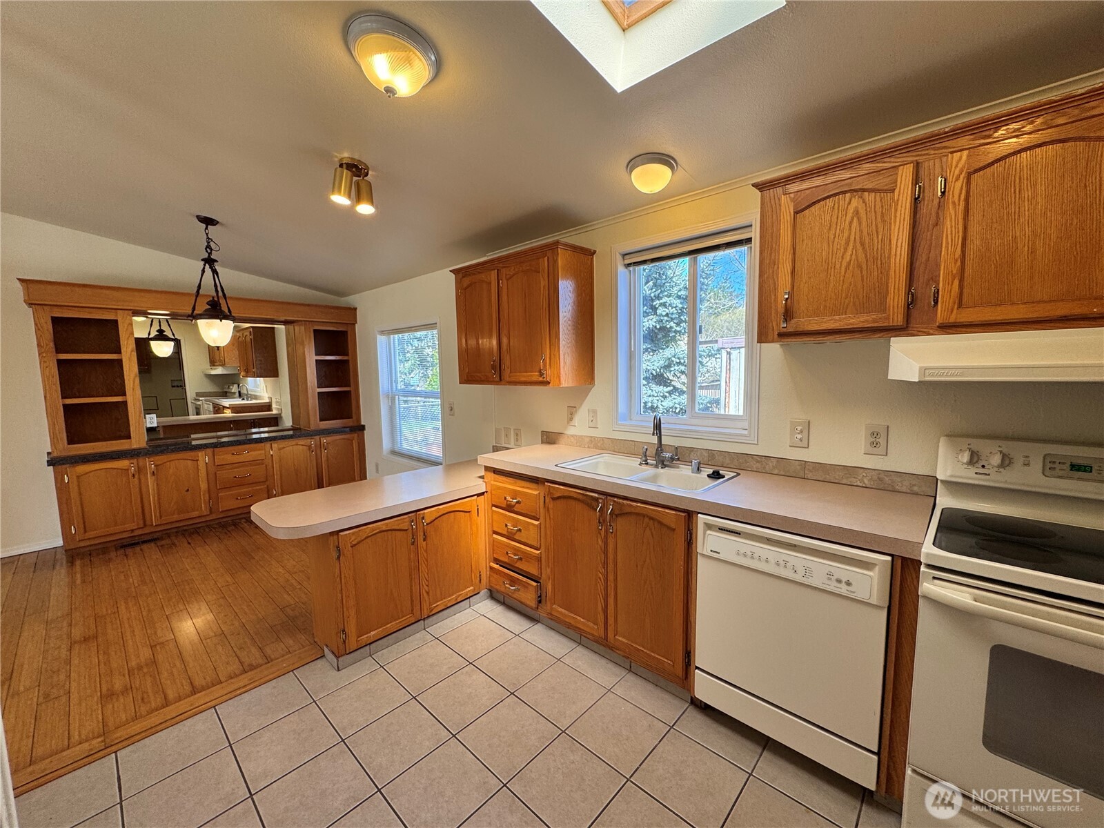 11 Golden Sands Boulevard