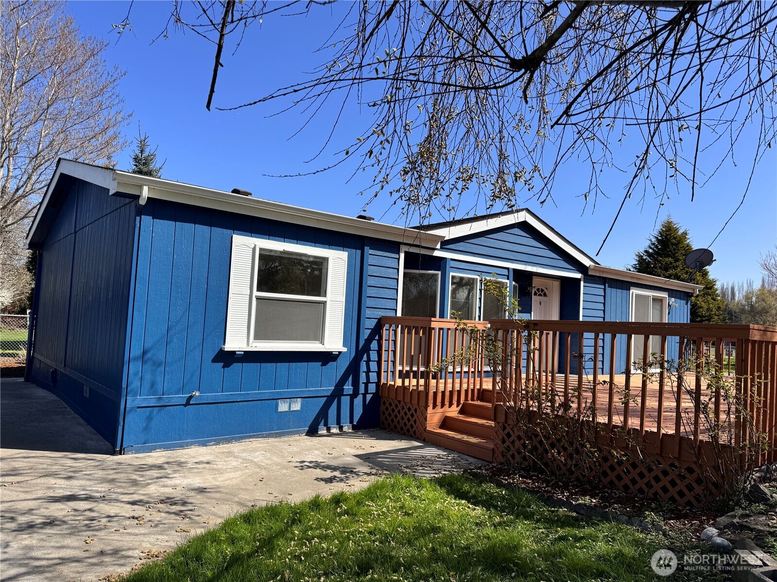 11 Golden Sands Boulevard