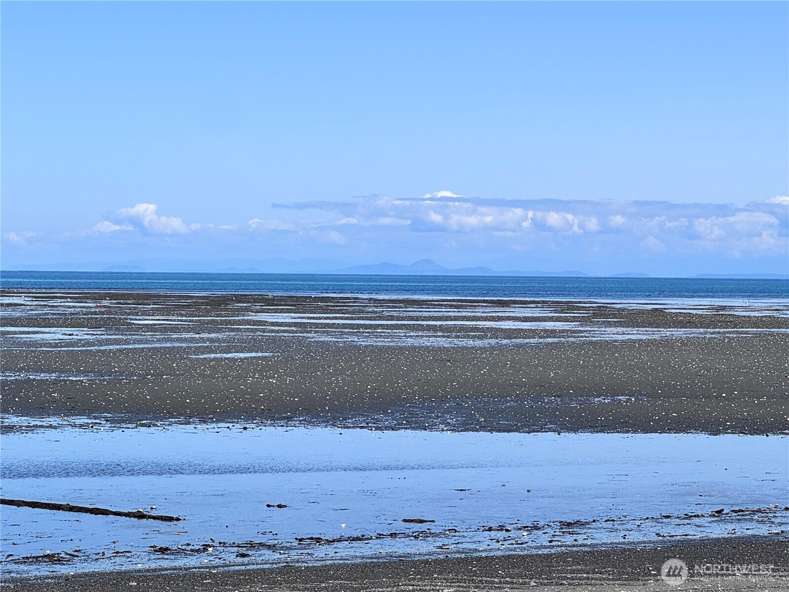 11 Golden Sands Boulevard