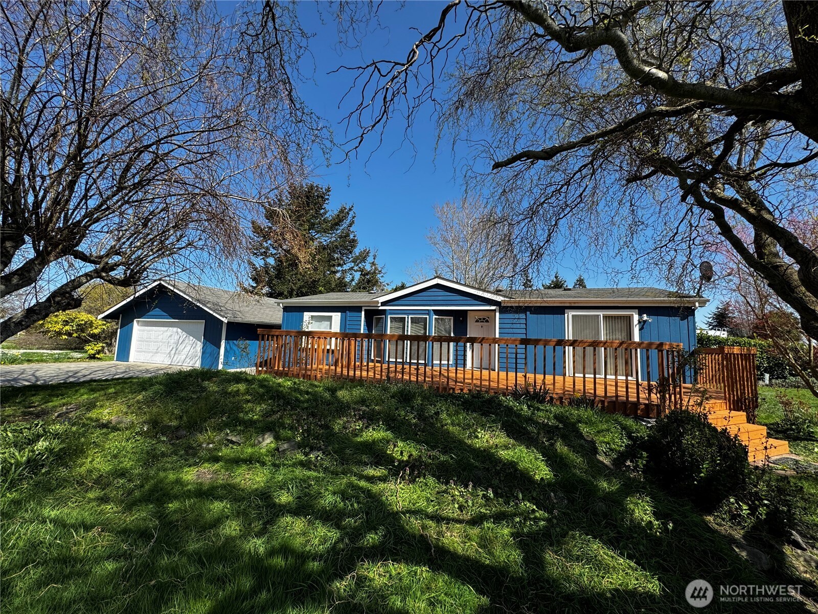 11 Golden Sands Boulevard