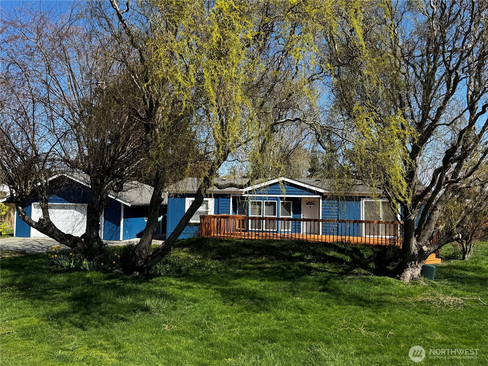 11 Golden Sands Boulevard