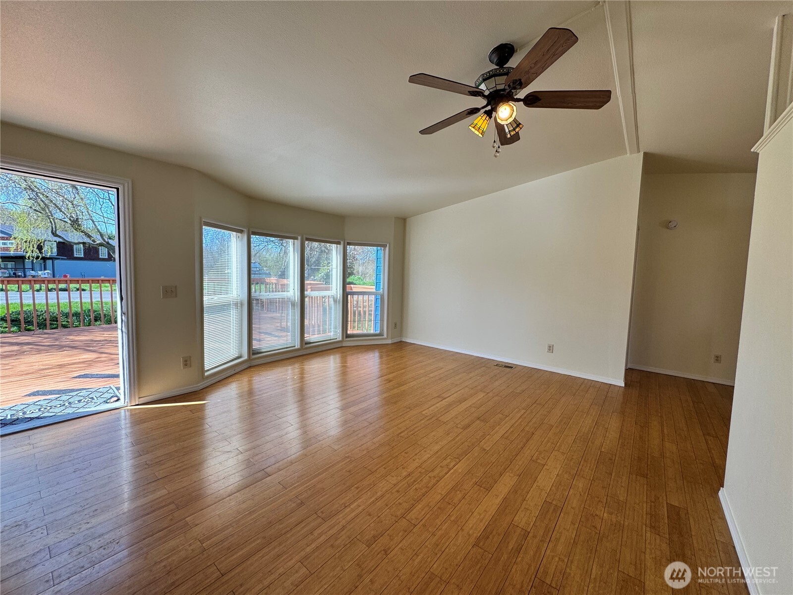 11 Golden Sands Boulevard