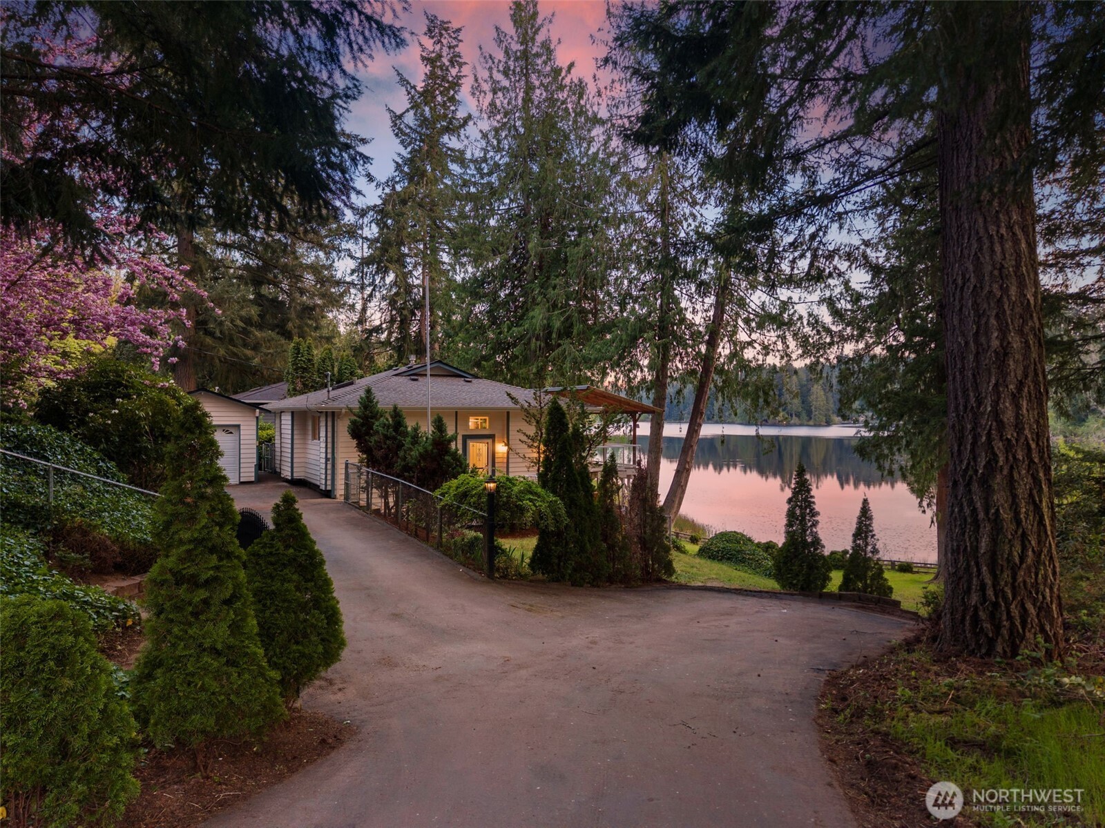 13496 Hillcrest St NW