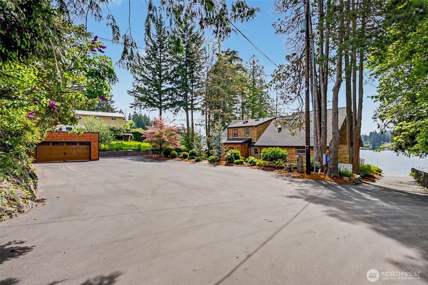 1427 Northlake Way NW