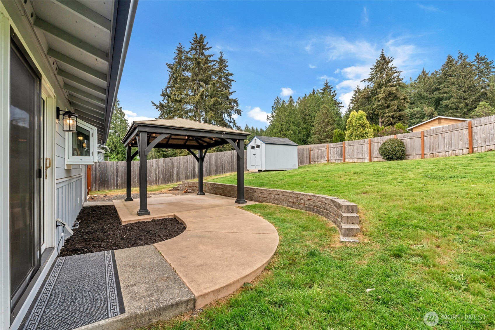 18610 10th Ave NE