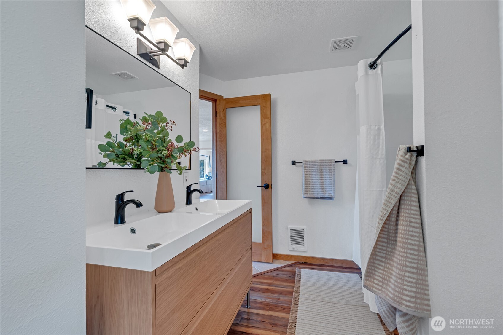 18610 10th Ave NE
