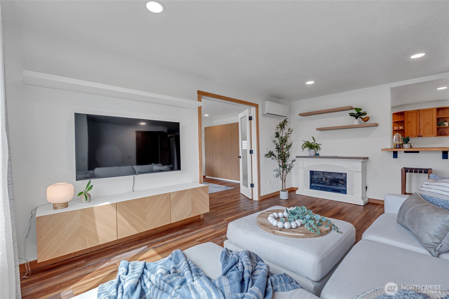 18610 10th Ave NE