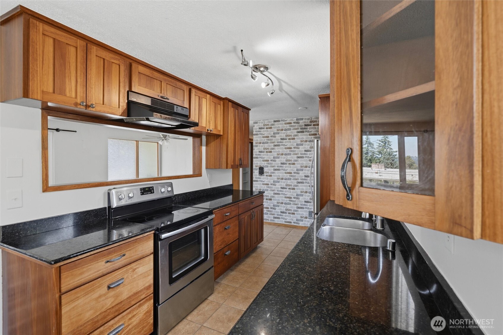 1527 Crestview Drive
