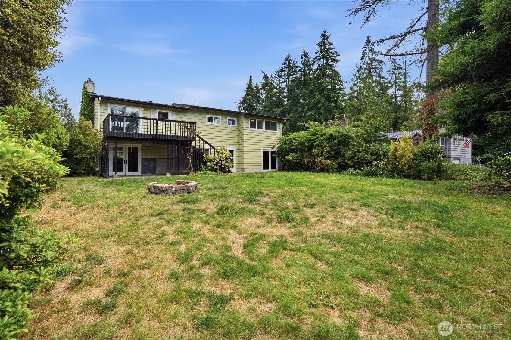 1527 Crestview Drive