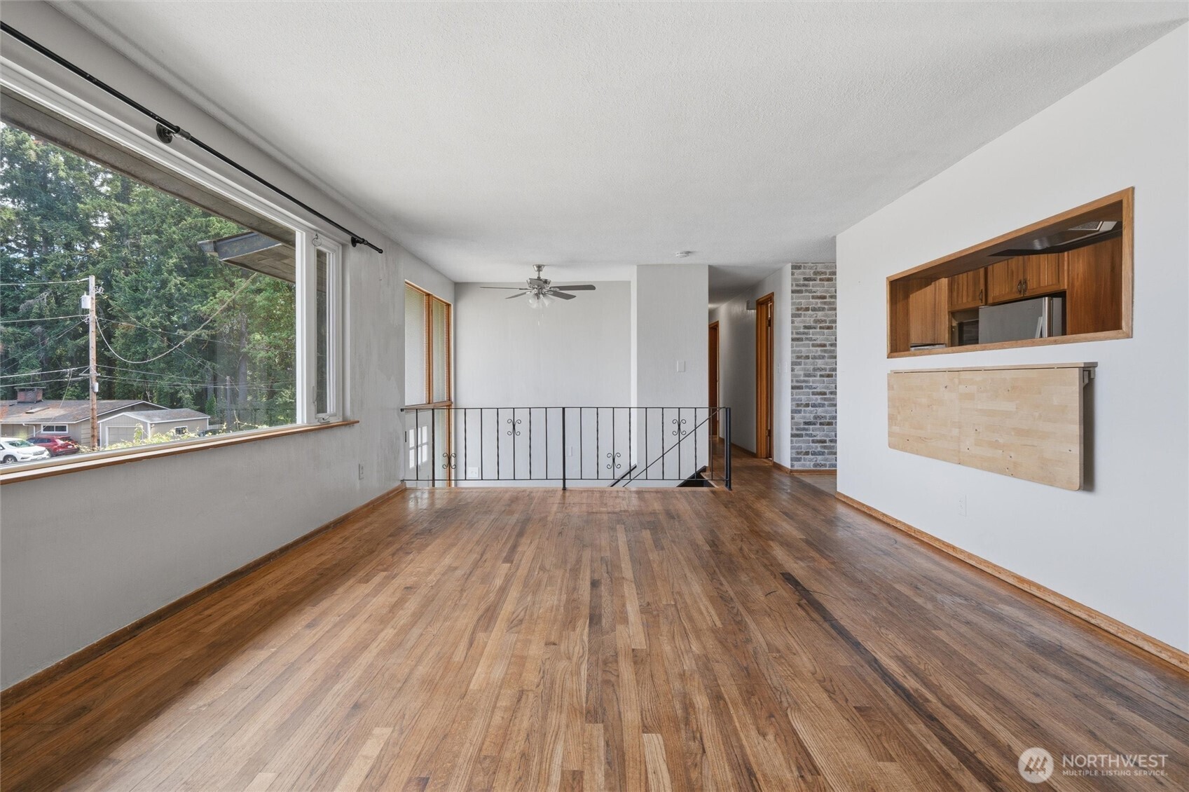 1527 Crestview Drive